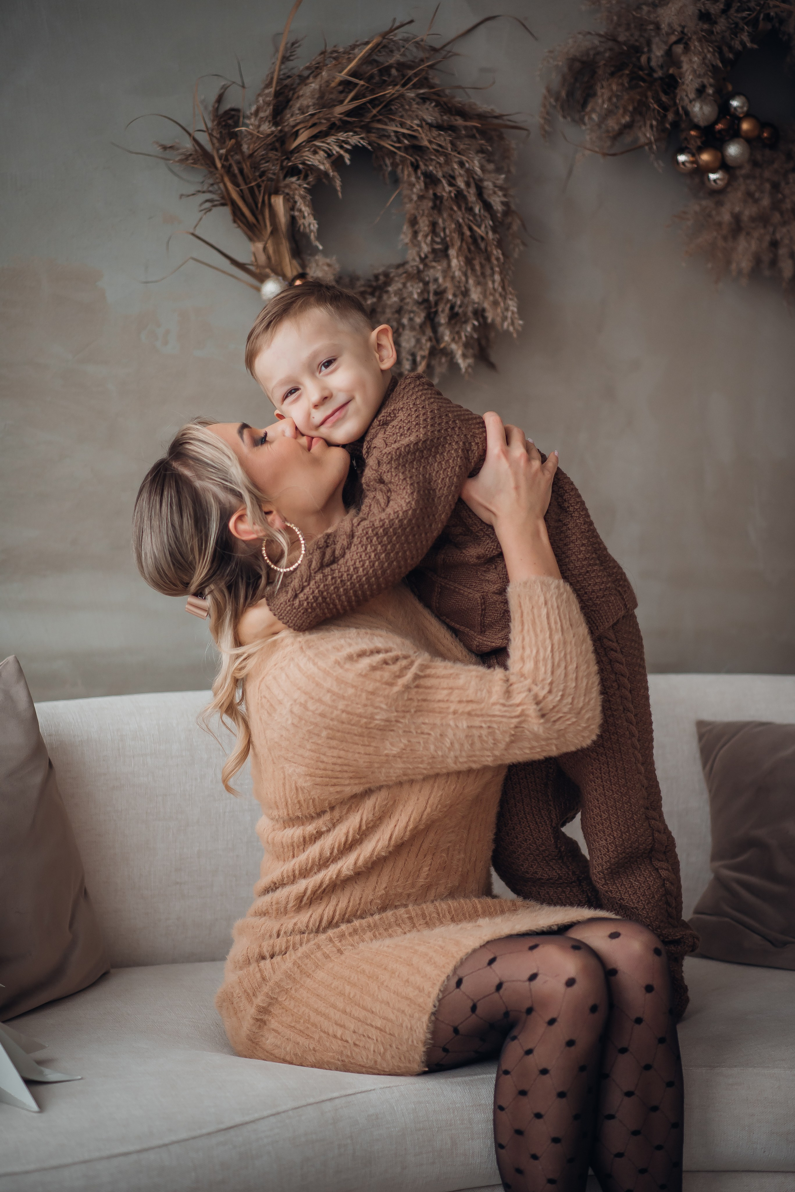 Fotosesijos studijoje. Aukse Stravi fotografė