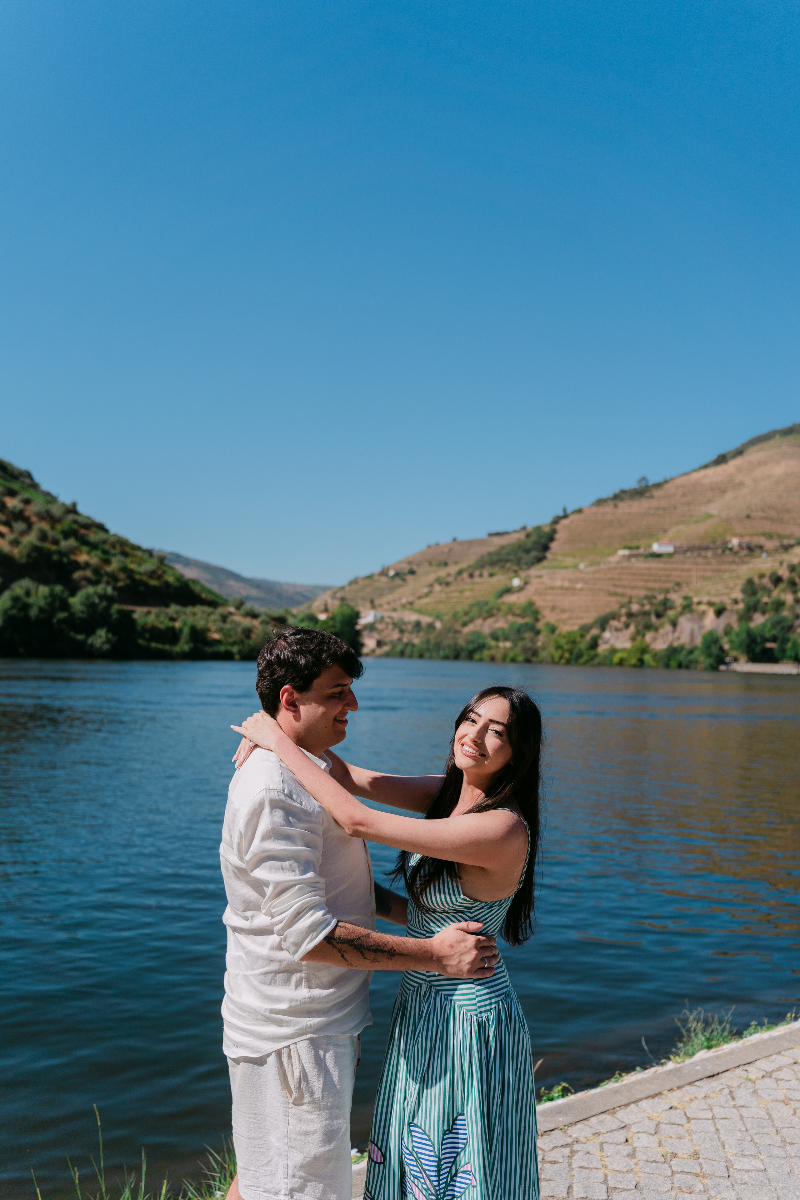 Wedding Proposal at Douro Valley — Arthur & Ana. Wedding & destination wedding photographer in Porto, Portugal — Davi Valente | Lisbon, Douro Valley, Rome, Tuscany & Lake Como