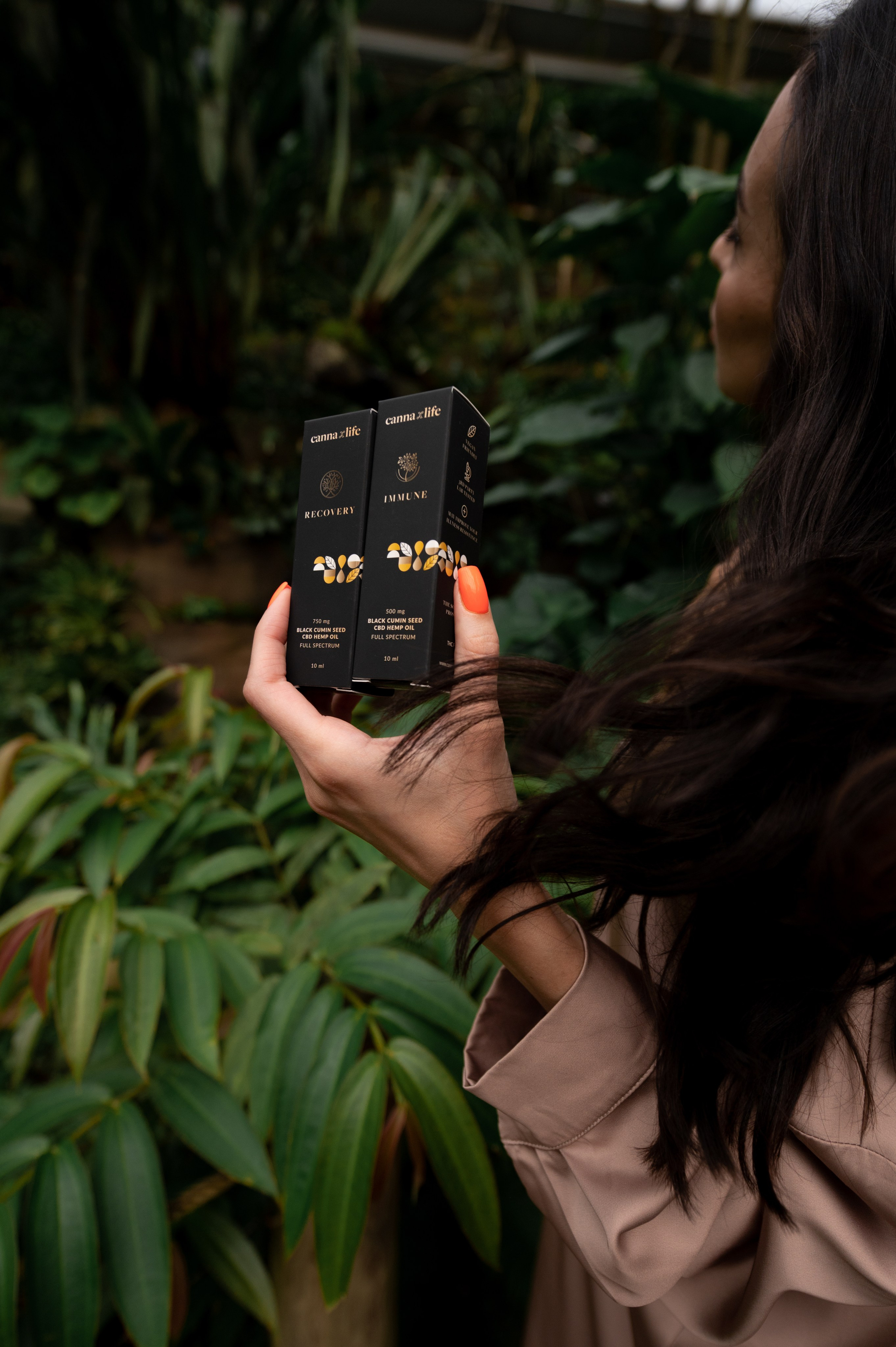 CannaXlife CBD products. ANNA-MARIA PHOTO CONTENT CREATOR — фотограф, эстет, художник и визуальный эксперт в Instagram, работающий в Праге