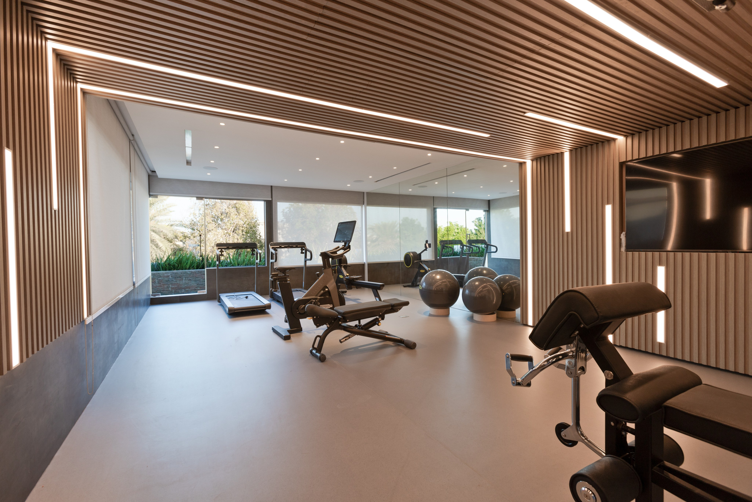 Luxury Villa — Emirates Hill. Samy Mar Boy │Portrait, Automotive and Real Estate Photographer