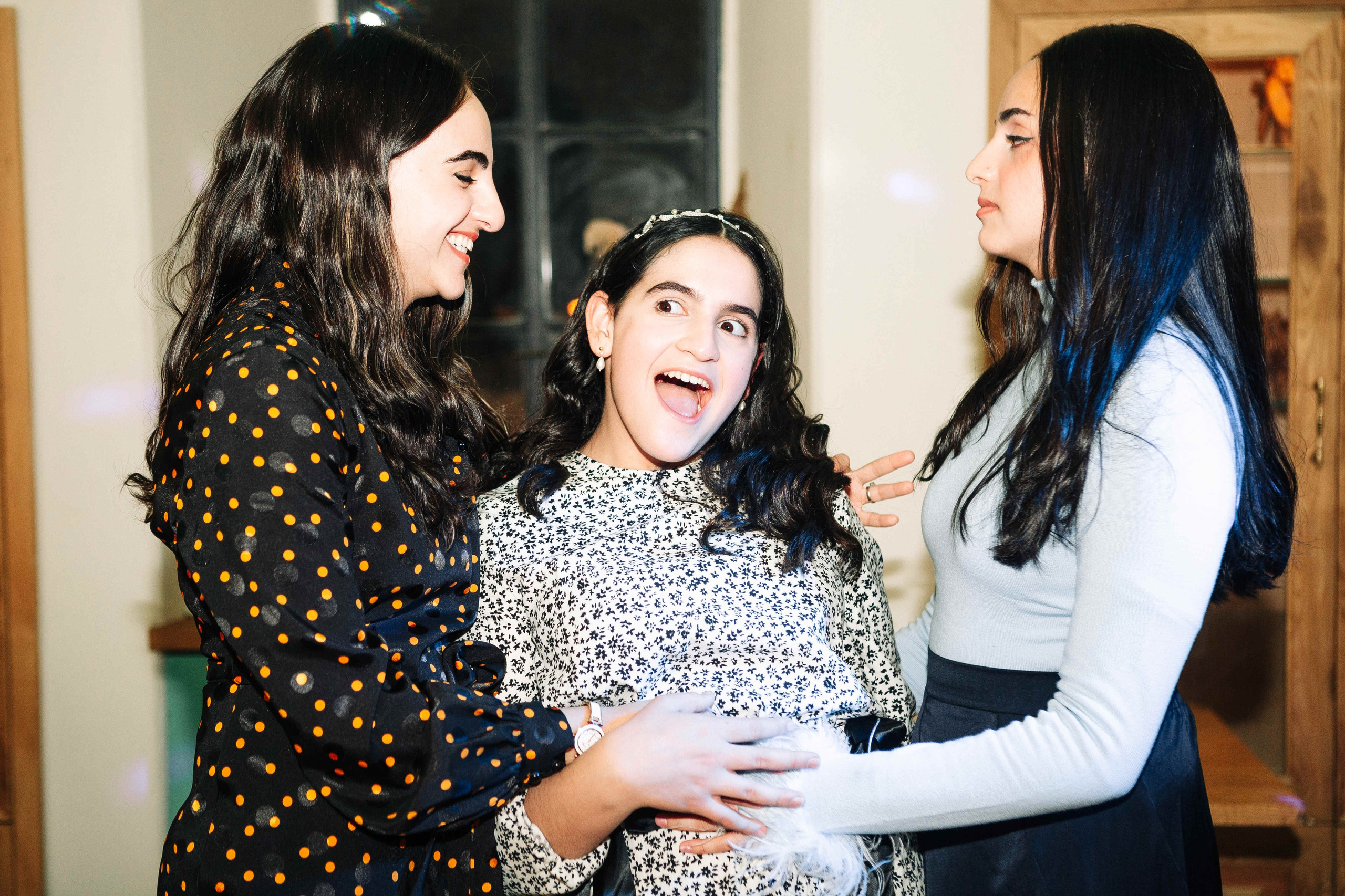 PARTY IN A RESTAURANT WITH THE WHOLE FAMILY. Https://shi-photo.com/