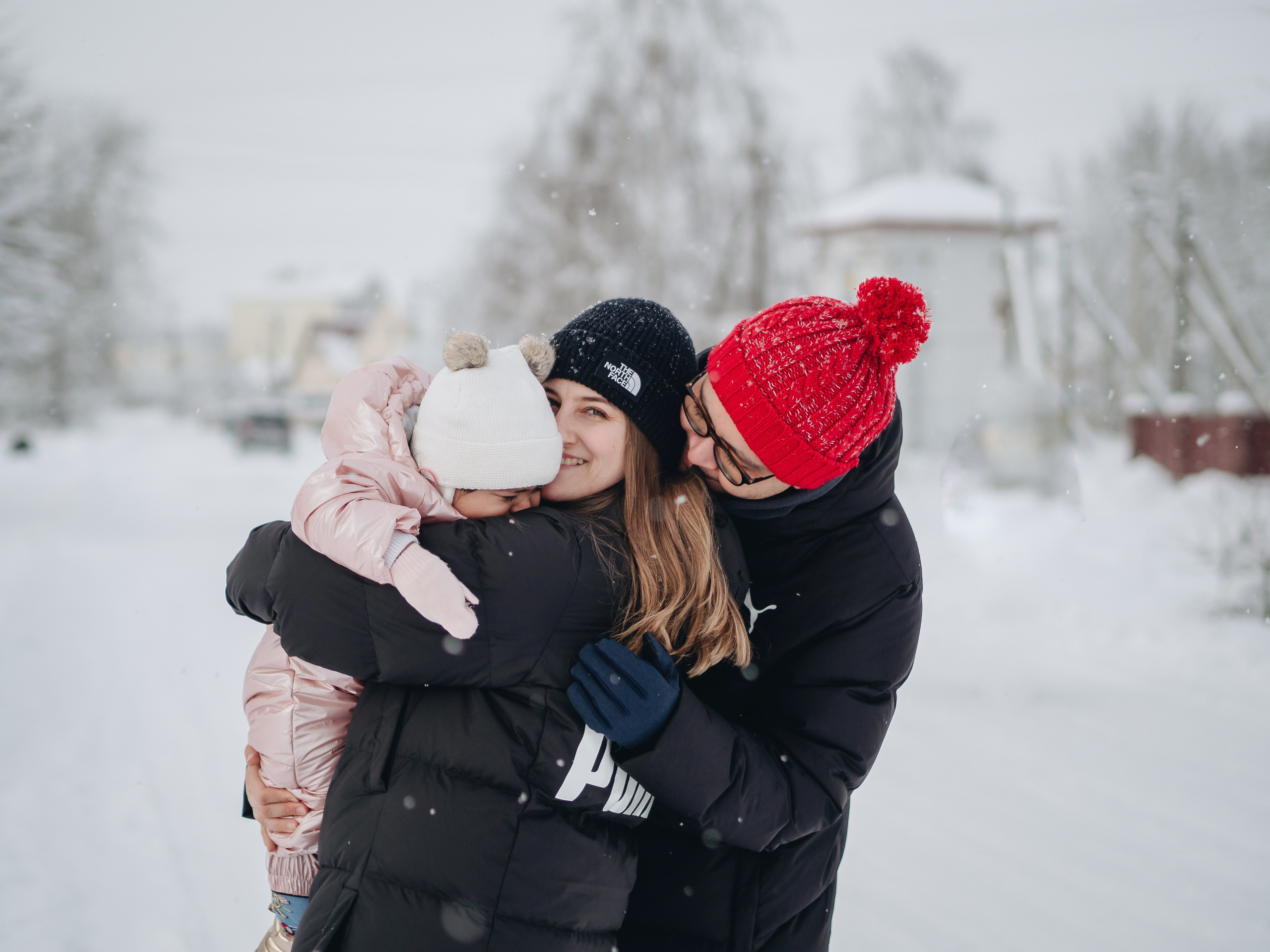 Lida & her family. Photographer in Los Angeles. Julia Ishmuratova