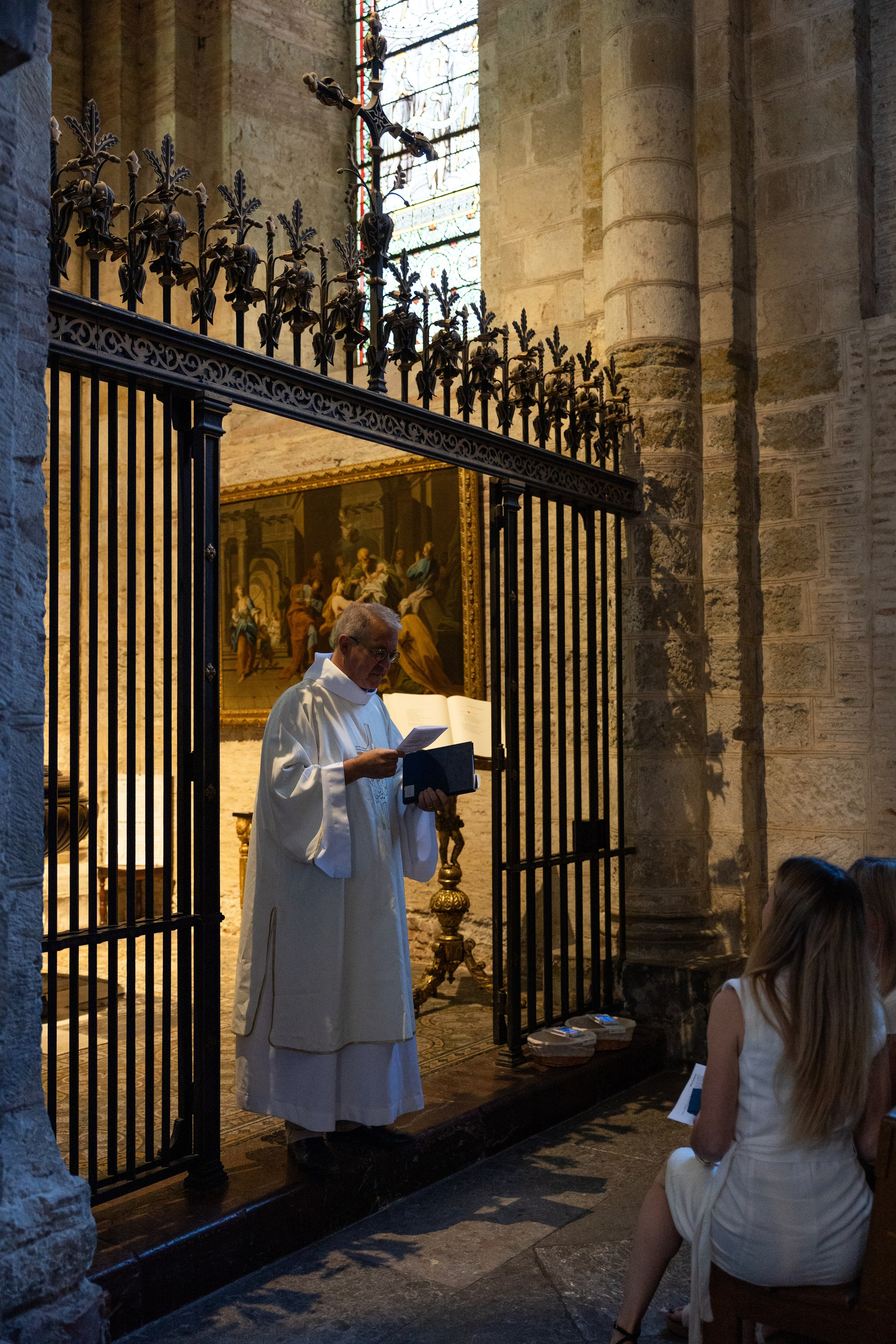 The Baptism of Diana in the Church of Saint-Sernin in Toulouse. Eugénie Smirnova — Photographe à Toulouse et dans le Sud-Ouest