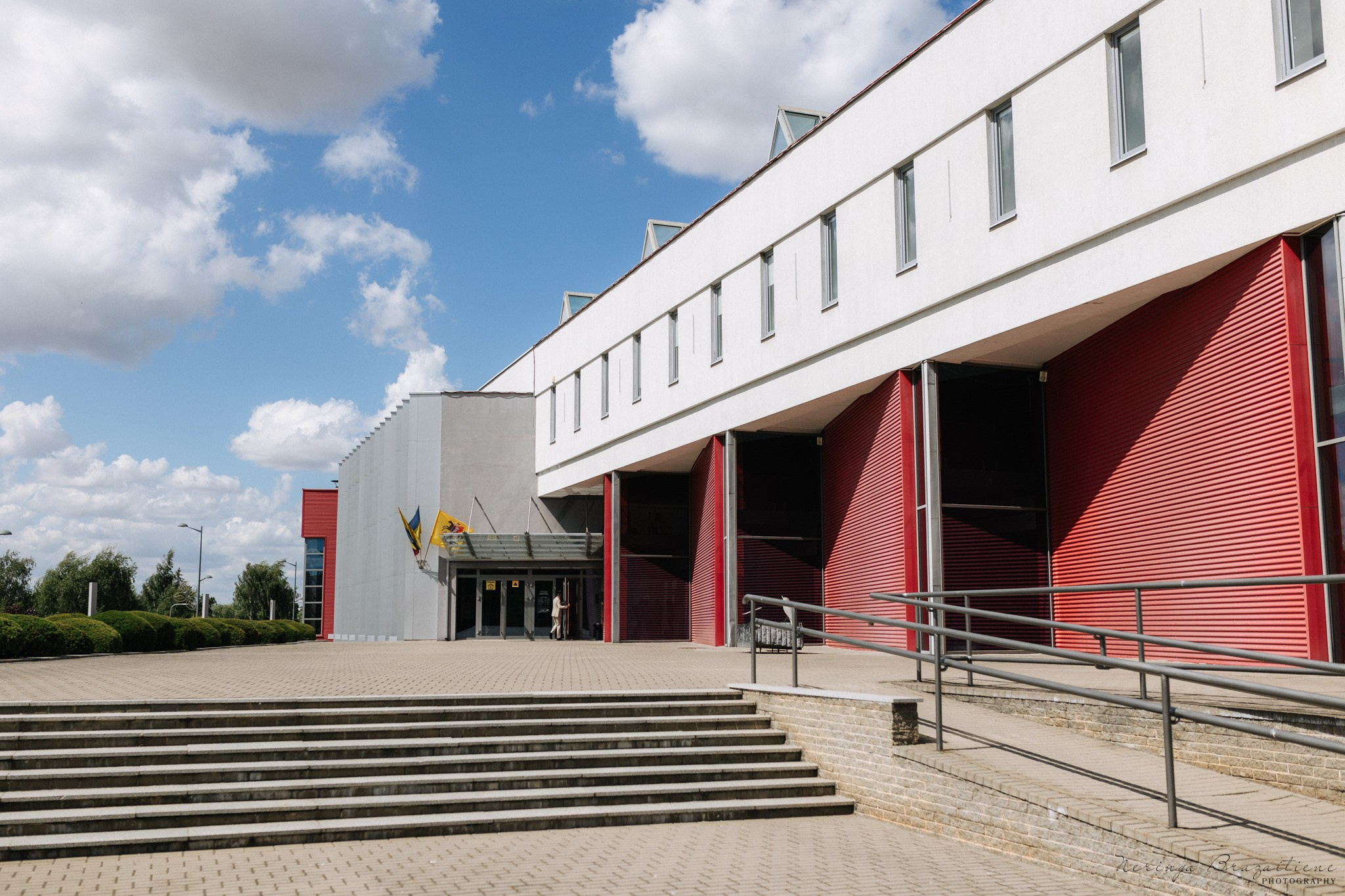 Vestuvinė fotosesija Kaune, Vienybės aikštėje, prie Lietuvos banko