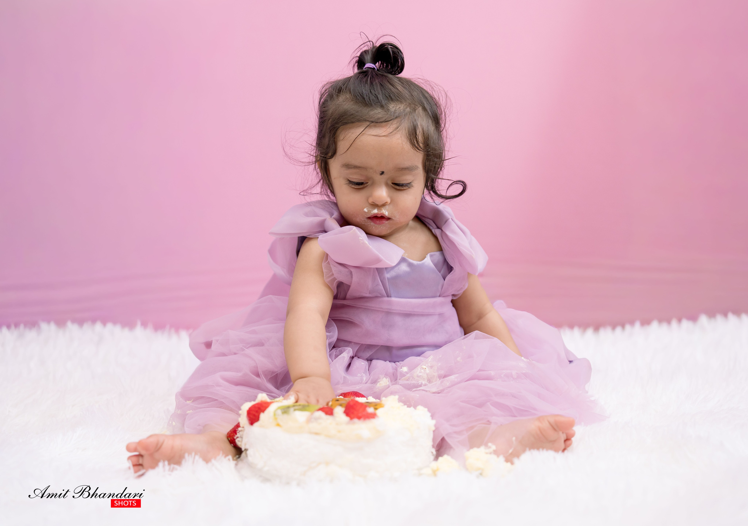 Yuhana’s Cake Smash Session. Freelance Photographer in Newcastle & Central Coast