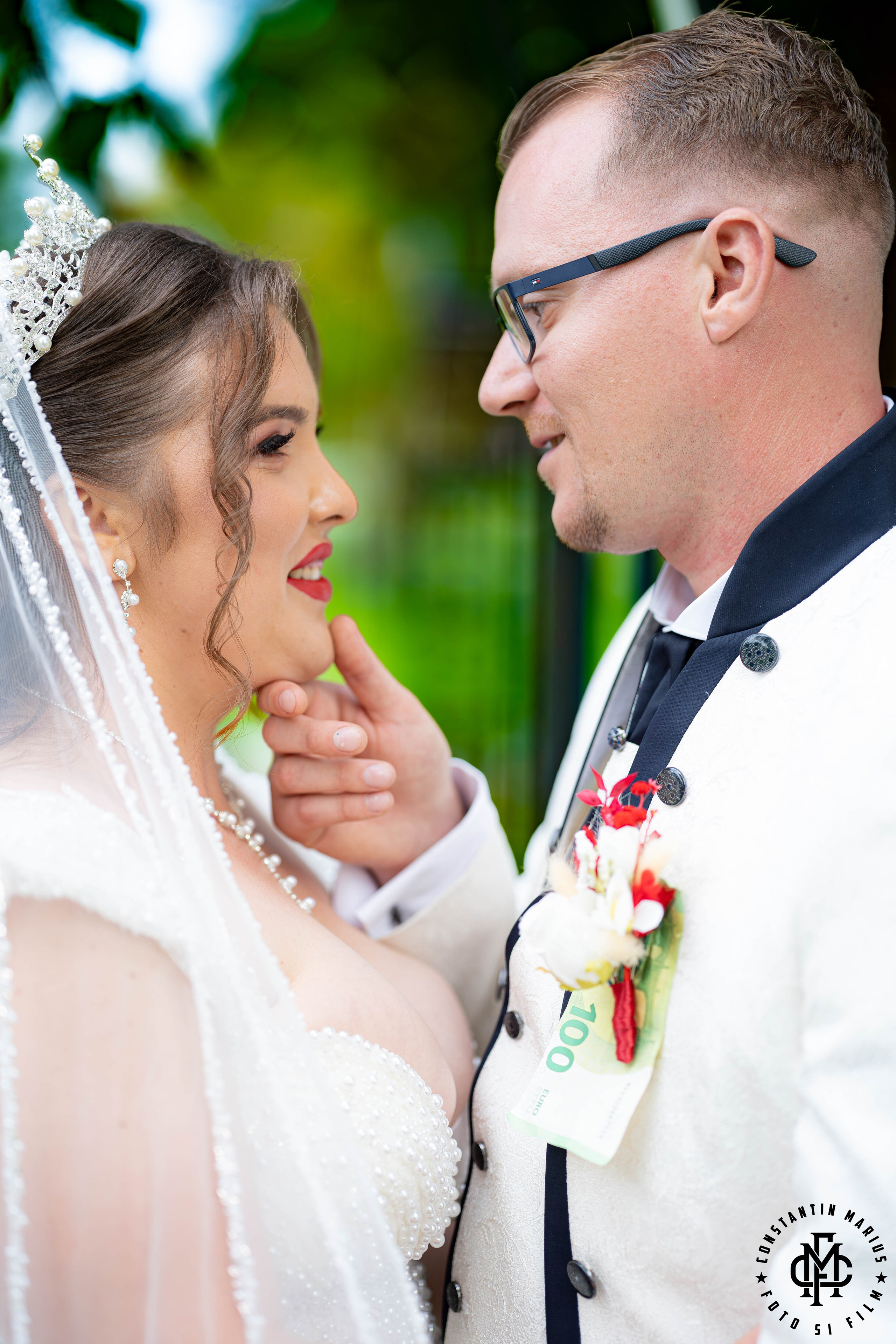 WEDDING PHOTOGRAPHY. DESPRE NOI