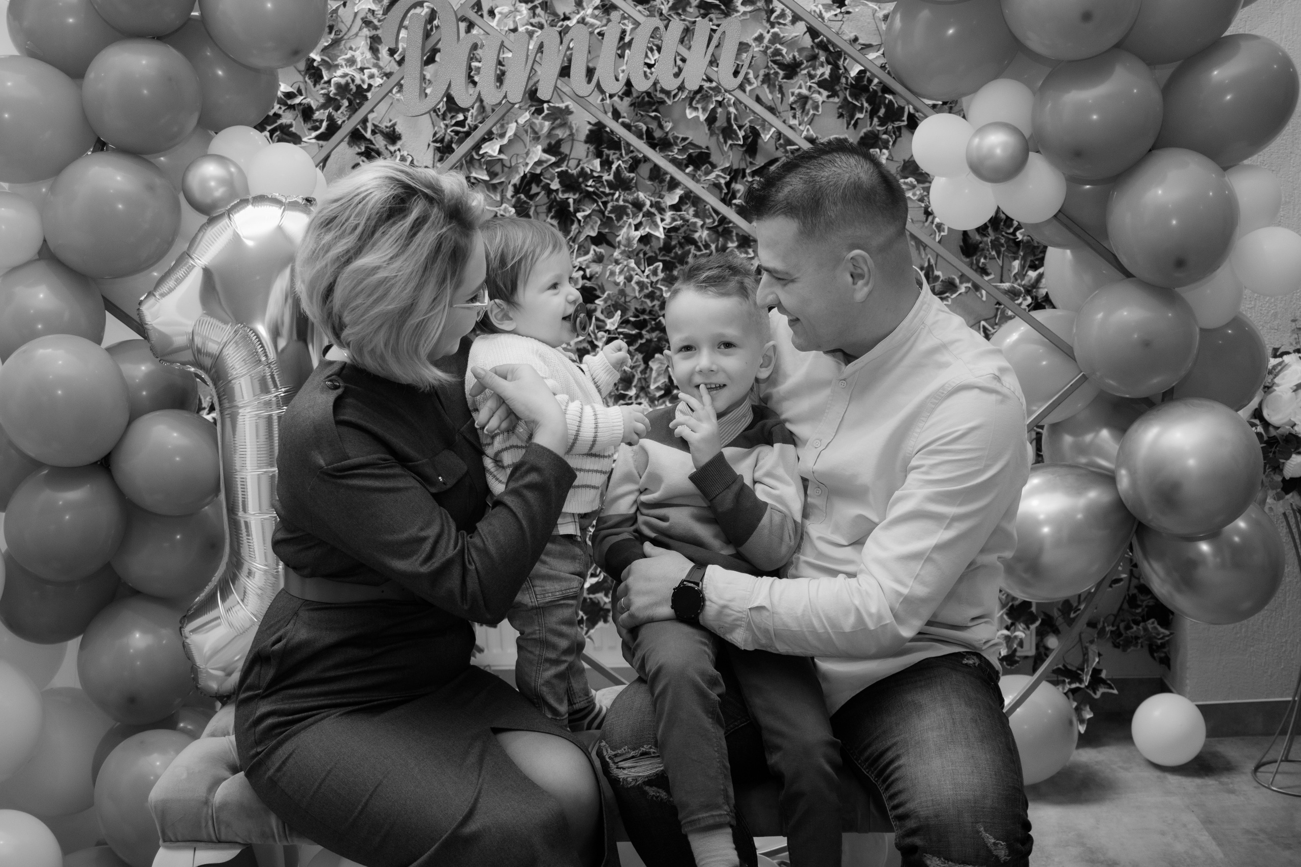 Damian- un an. Fotograf si videograf — evenimente si studio