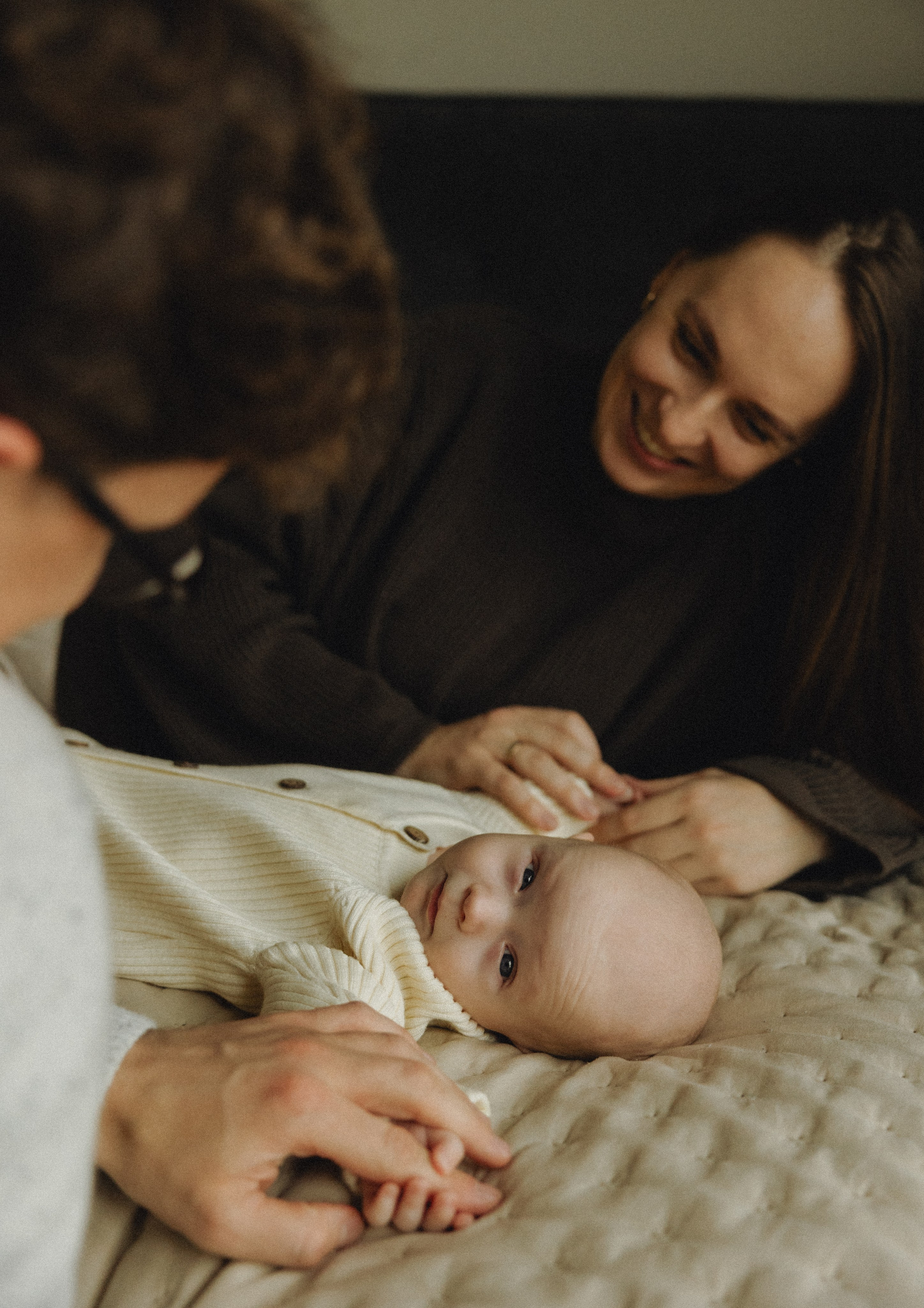 Naujagimio fotosesija namuose | 2025. Vestuvių ir šeimų fotografė Lena Bondarenko / belove photo