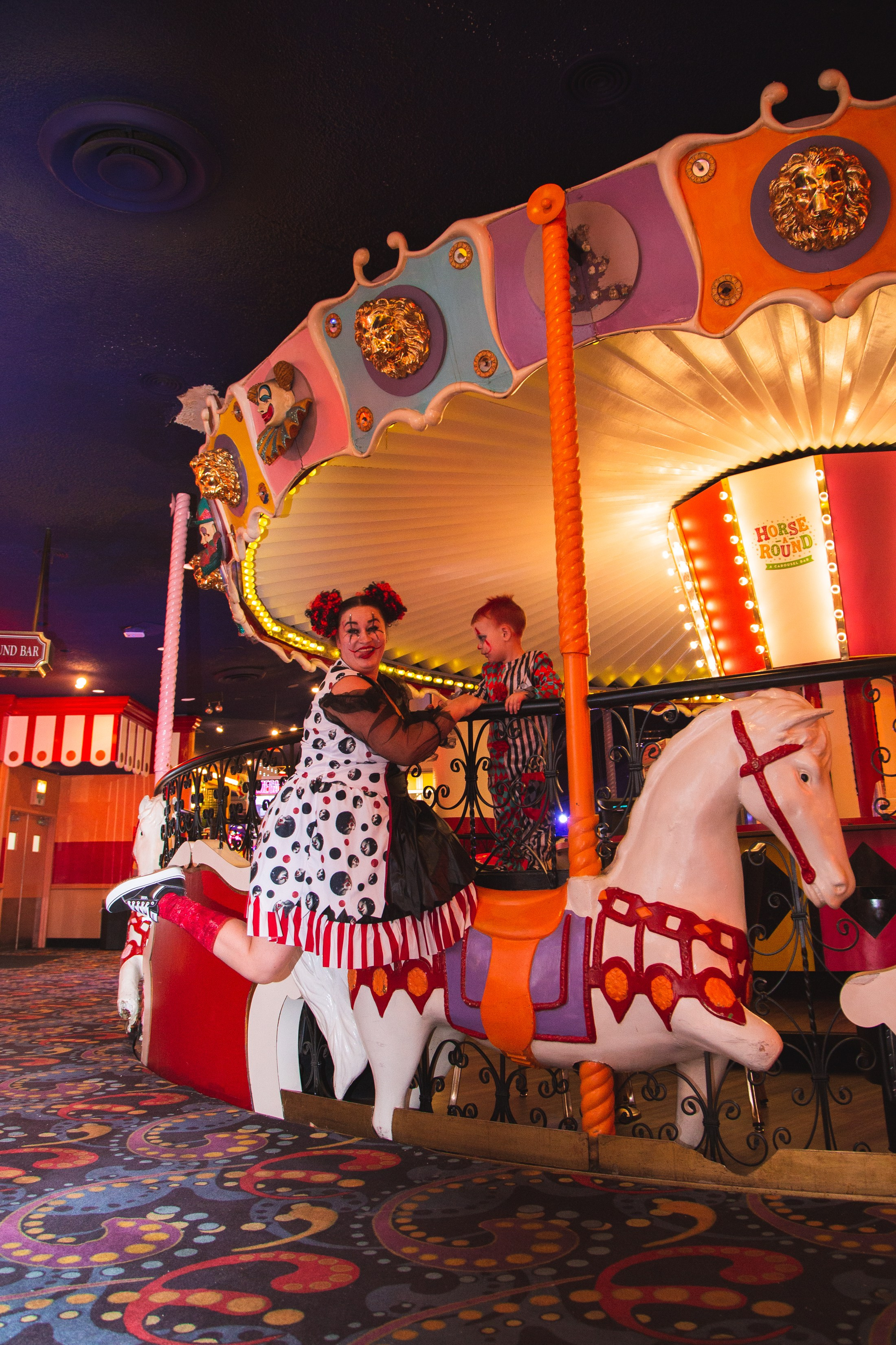 Crazy clowns. Wedding & elopement photographer Viktoriya Kravtsov. Las Vegas