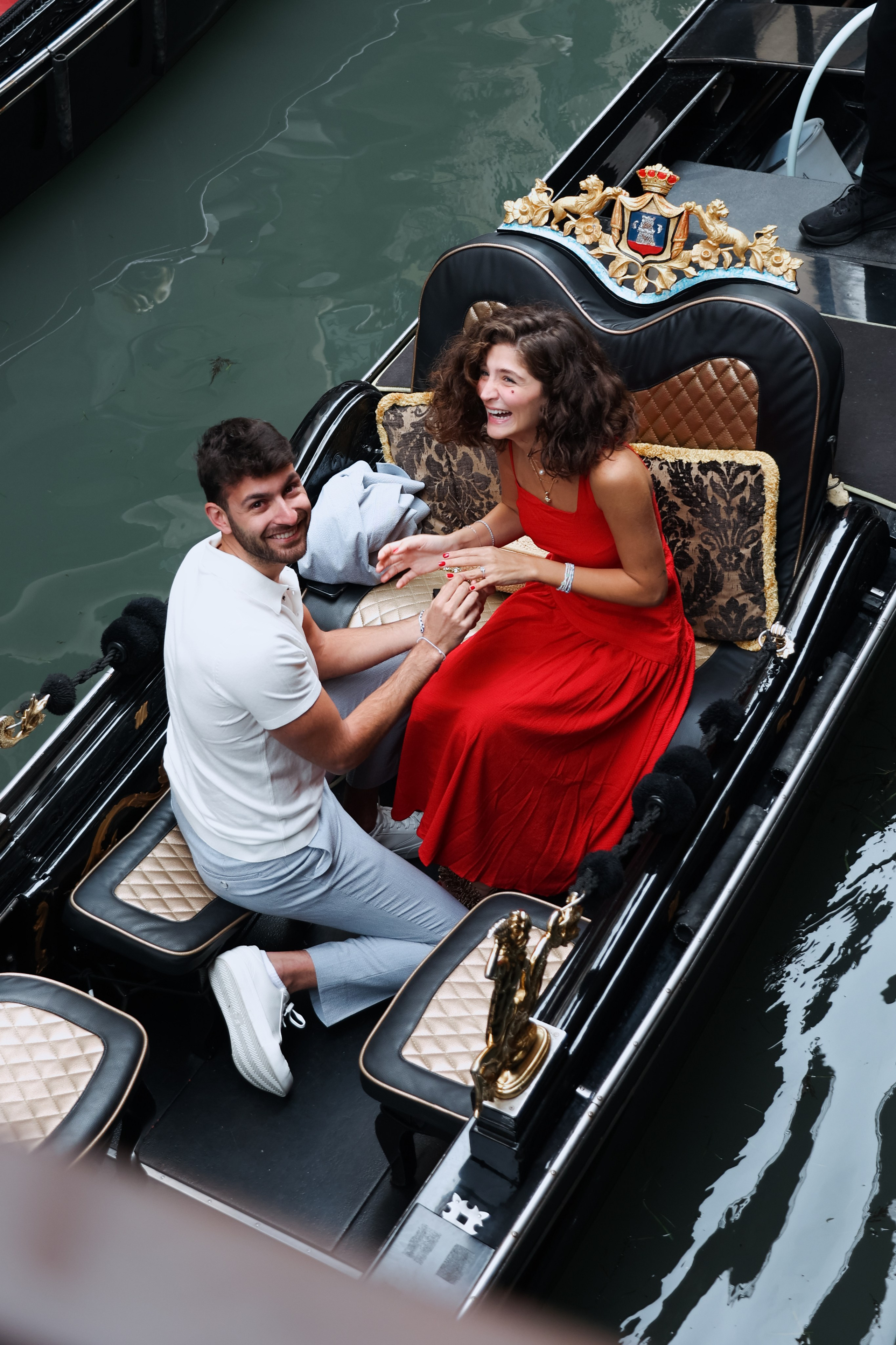 Surprise proposal on a Gondola Ride, Lola & Andy. Photographer in Venice, Viktoria Antonova