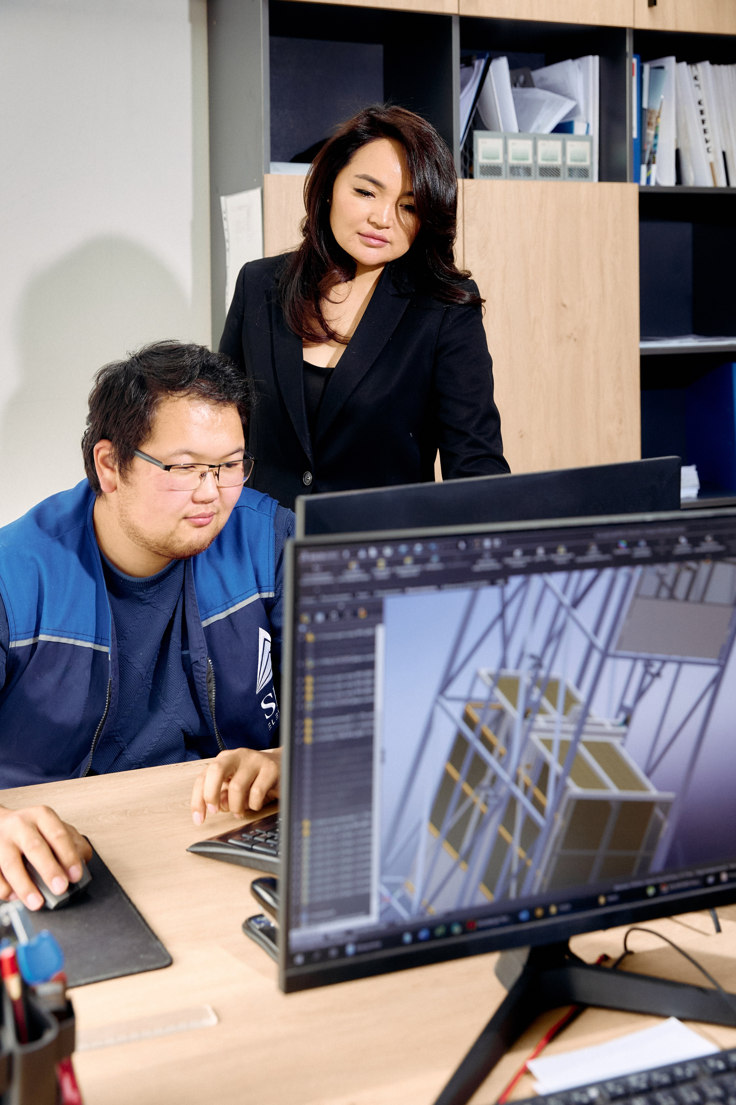 Рахат. Директор завода. Валерия Вартанова. Фотограф