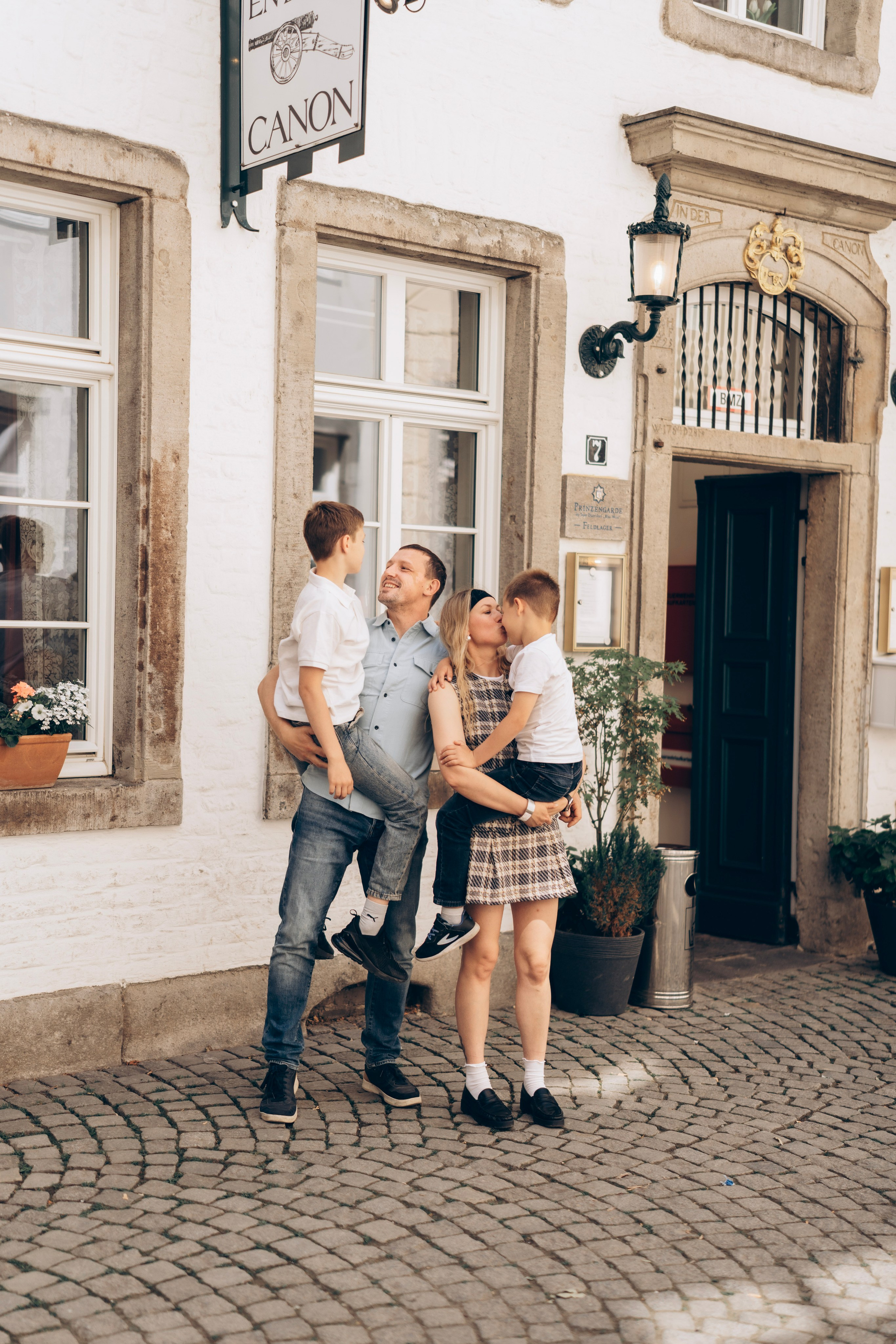 Family in the city. Photography in Germany