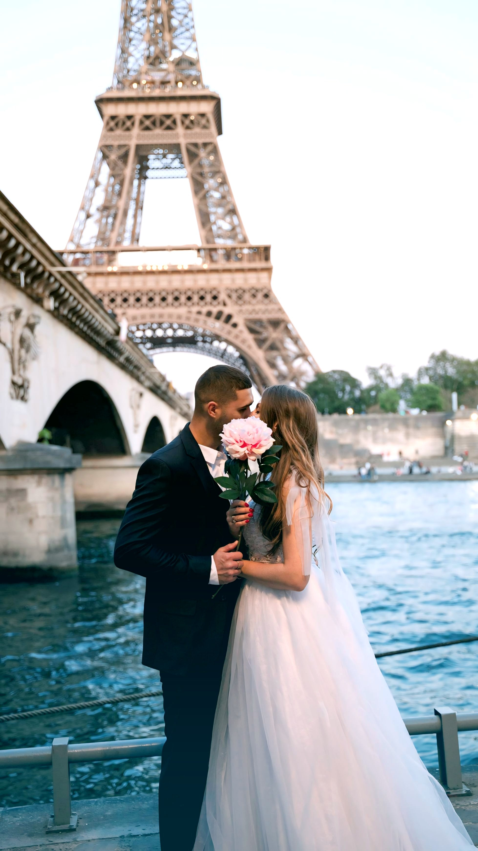 Wedding and proposal photoshoot in Paris. Alina Tagzieva- a photograper in Paris