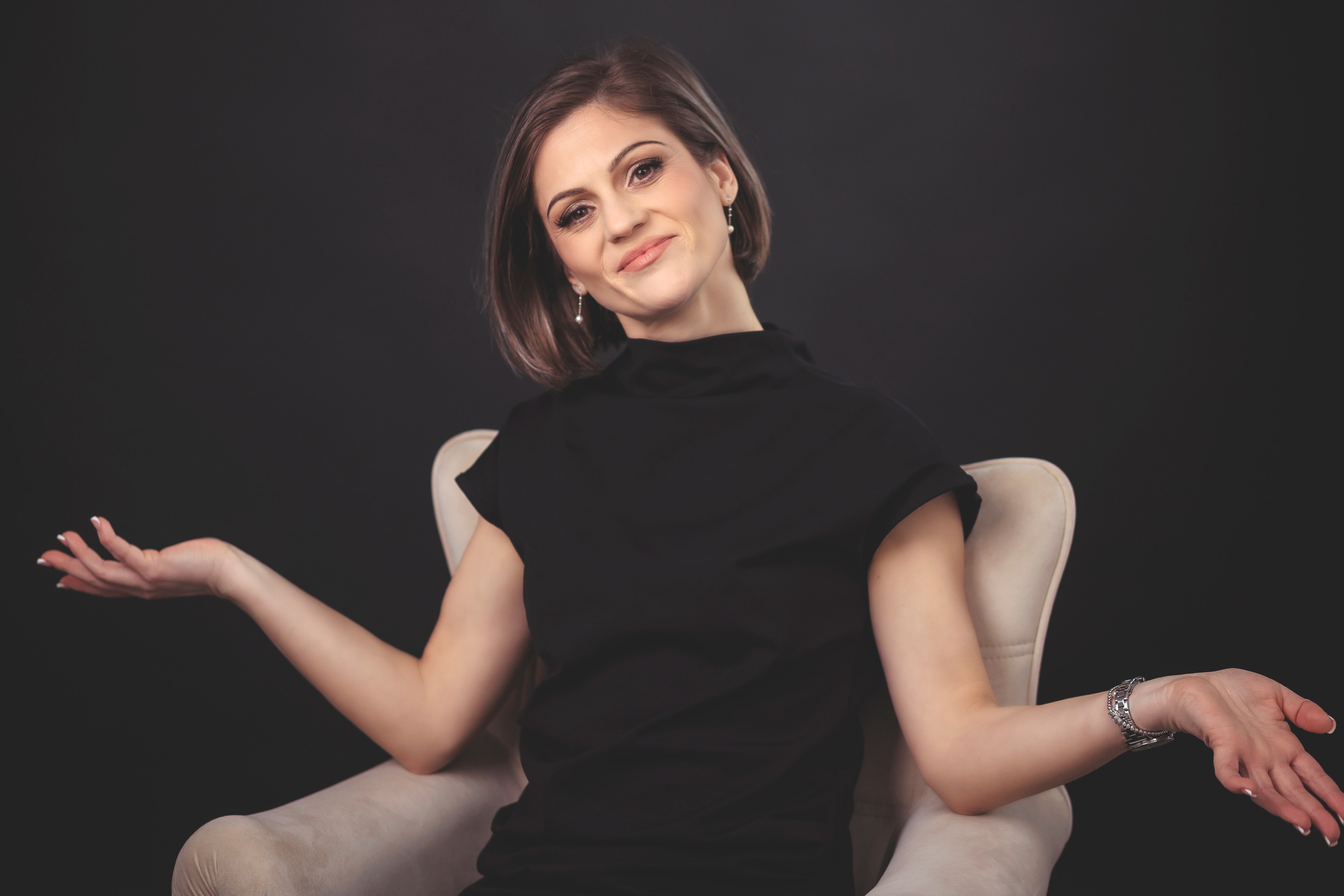 Portrete Constanta - O clipa de sinceritate in faţa camerei. Elena Mascan – Fotograf newborn, maternitate, portret, smash the cake & branding personal | La Femme Studio Photograpy|Constanţa