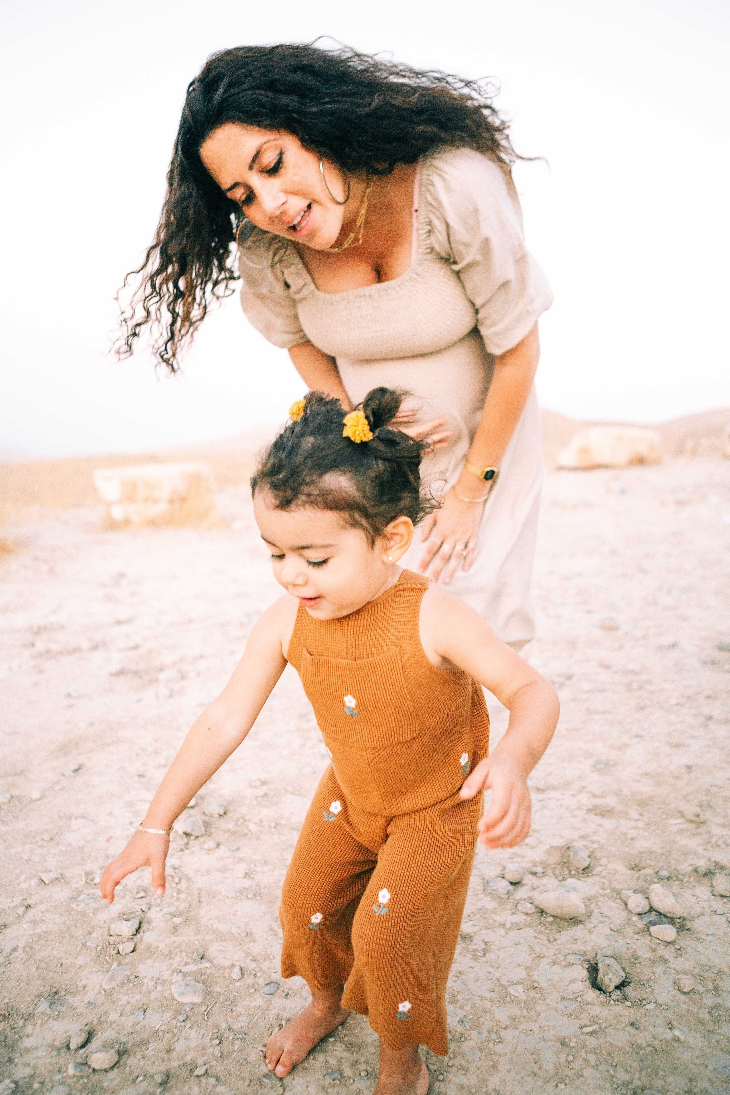 PREGNANT PHOTOSESSION IN THE DESERT. PHOTOGRAPHER IN ISRAEL