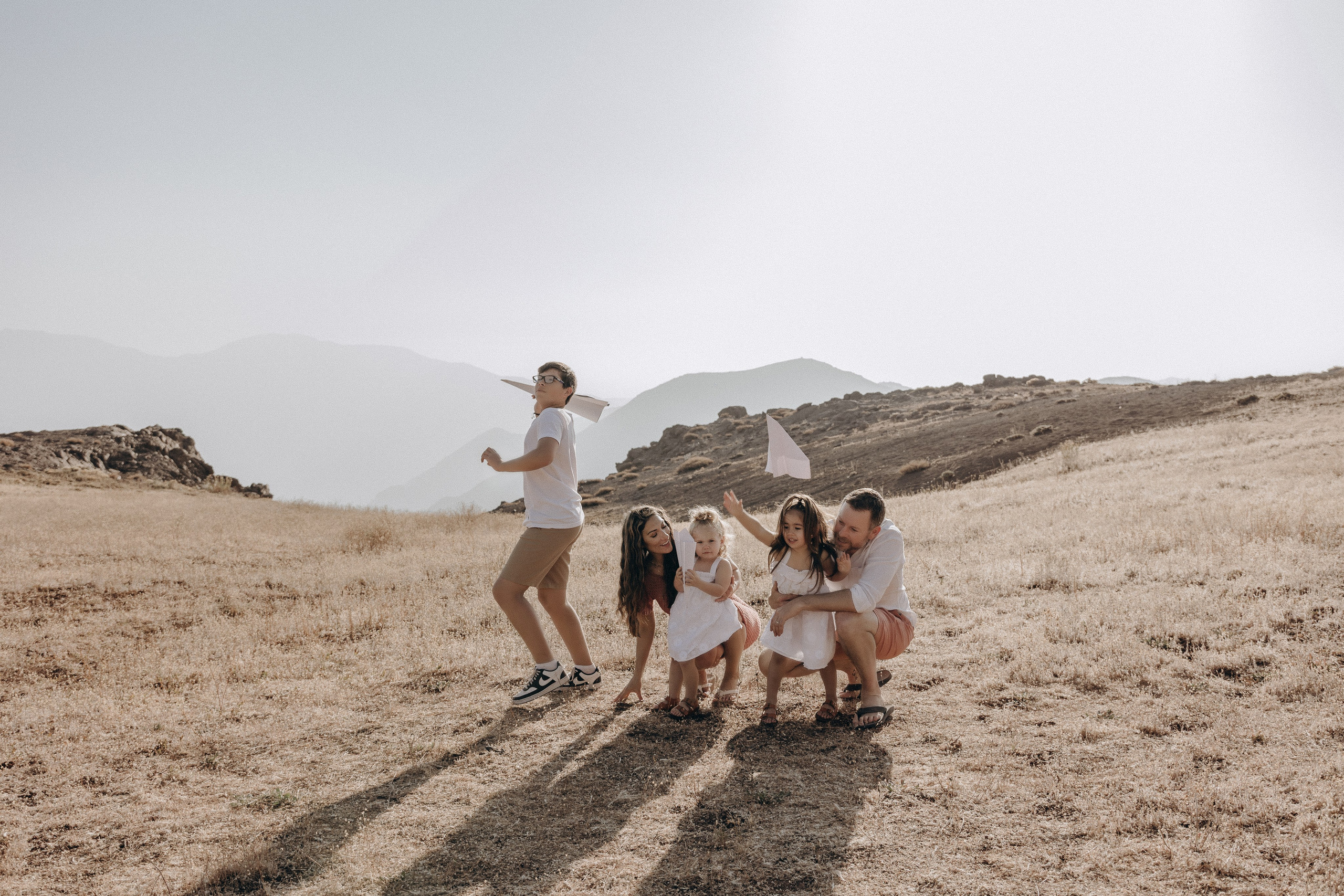 Family Photoshoot in the Mountains — Nature & Tenderness. Photographer in Santiago, Chile Anna Almazova