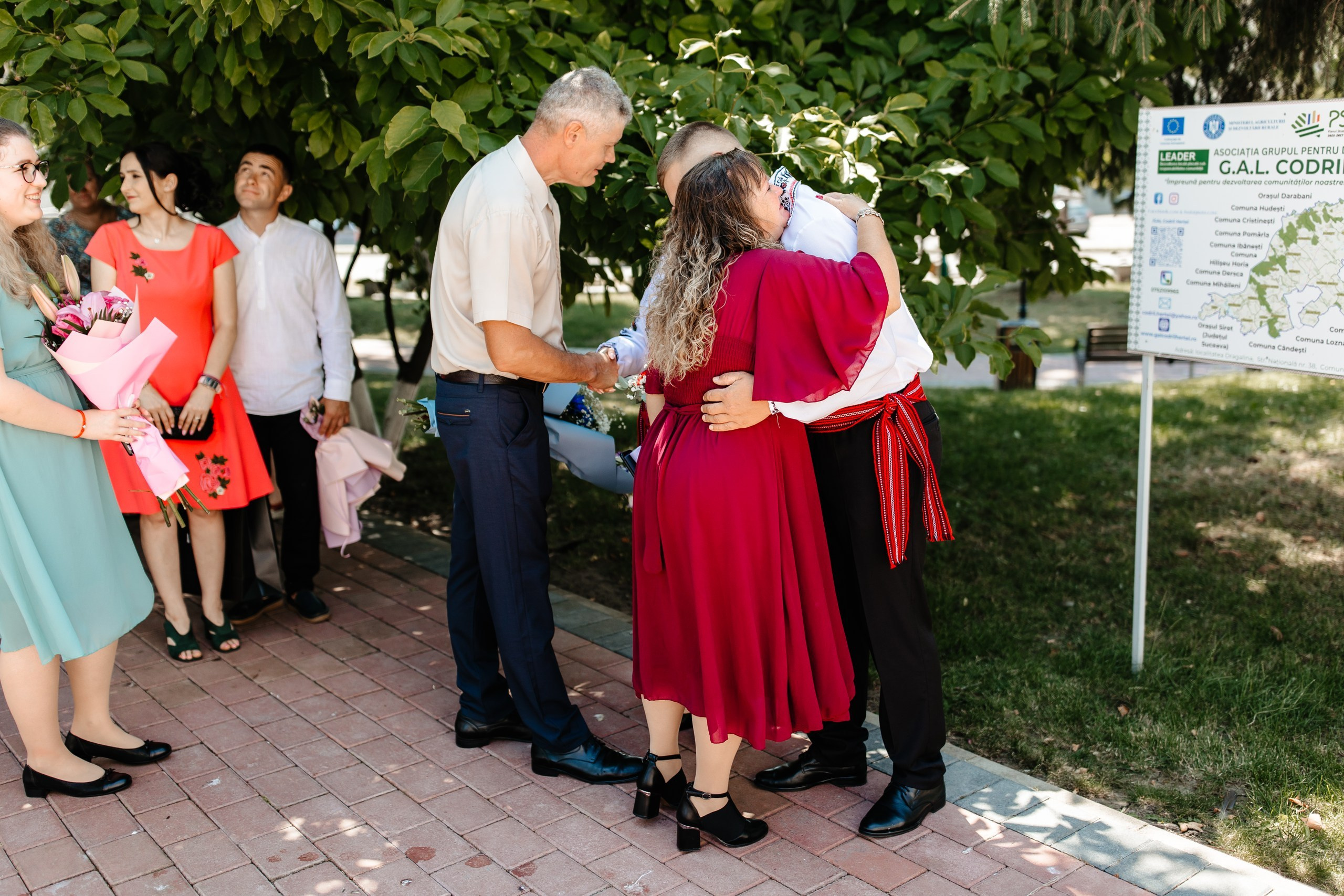 Fotograf stare civilă Siret – Andrei & Andreea în ie tradițională din Bucovina | AlinoFotoStudio
