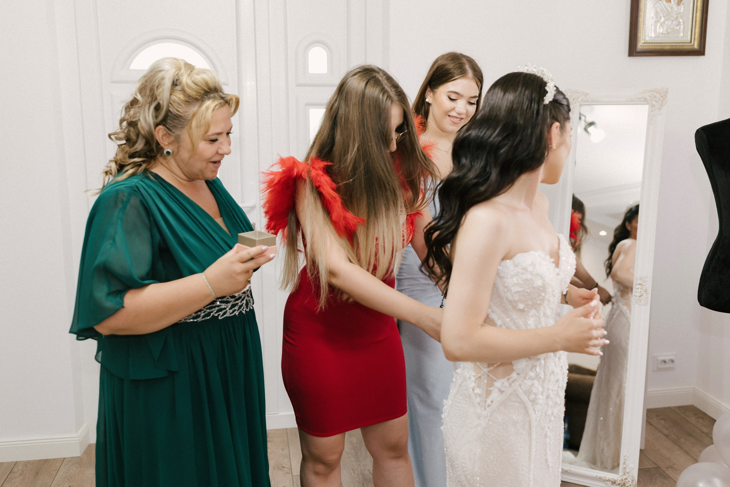 1. Mireasa Adriana în timpul pregătirilor de nuntă în Tudora Botoșani2. Costumul mirelui Ionuț fotografiat artistic în ziua nunții3. Prietenii mirelui la tradițiile de nuntă în Tudora4. Bărbieritul mirelui în cadrul obiceiurilor tradiționale de nuntă5. Fotografii de familie la biserică în ziua nunții6. Portret de familie cu mirii și copilul lor la nunta din Botoșani7. Primul dans al mirilor la Mariage Dor Baisa Botoșani8. Decor elegant de nuntă la Mariage Dor Baisa9. Emoții și tradiții la nunta din Tudora județul Botoșani10. Fotograf profesionist de nuntă în Botoșani surprinzând momente autentice - otograf-nunta-botosanifotograf-evenimente-botosanifotograf-profesionist-botosanifotograf-nunta-tudoranunta-tudora-botosanisedinta-foto-nunta-botosanipoze-nunta-botosanifotografii-nunta-tudorafotograf-cununie-religioasa-botosanibiserica-sfintii-imparati-constantin-si-elena-tudoramariage-dor-baisa-botosanirestaurant-nunta-botosanidansul-mirilor-mariage-dorpregatiri-mire-botosanipregatiri-mireasa-botosanitraditii-nunta-moldovaobiceiuri-nunta-tudorafotograf-familie-nunta-botosaniportret-miri-botosanigalerie-foto-nunta-botosanialbum-foto-nunta-botosaninunta-eleganta-botosaninunta-cu-traditii-botosanifotograf-premium-nunta-botosaniservicii-foto-video-botosanipoveste-de-nunta-botosanifotograf-documentar-nuntafotograf-natural-emotionalmiri-ionut-si-adriananunta-autentica-tudora -otograf-nunta-botosanifotograf-nunta-tudoranunta-tudora-botosanifotograf-evenimente-botosanifotograf-profesionist-botosaniservicii-foto-video-botosanigalerie-foto-nunta-botosanialbum-foto-nunta-botosani - nunta-autentica-botosaninunta-cu-traditii-botosanipoveste-de-nunta-botosanifotografii-emotionante-nuntamomente-autentice-nuntafotografie-documentara-nuntafotograf-natural-nunta- pregatiri-miri-tudorabiserica-tudora-botosanicununie-religioasa-tudoramariage-dor-baisa-botosanipetrecere-nunta-botosanivalsul-mirilor-botosani - alino-foto-studio-botosaniionut-si-adriana-nunta-tudorafotograf-alin-chirila-botosani