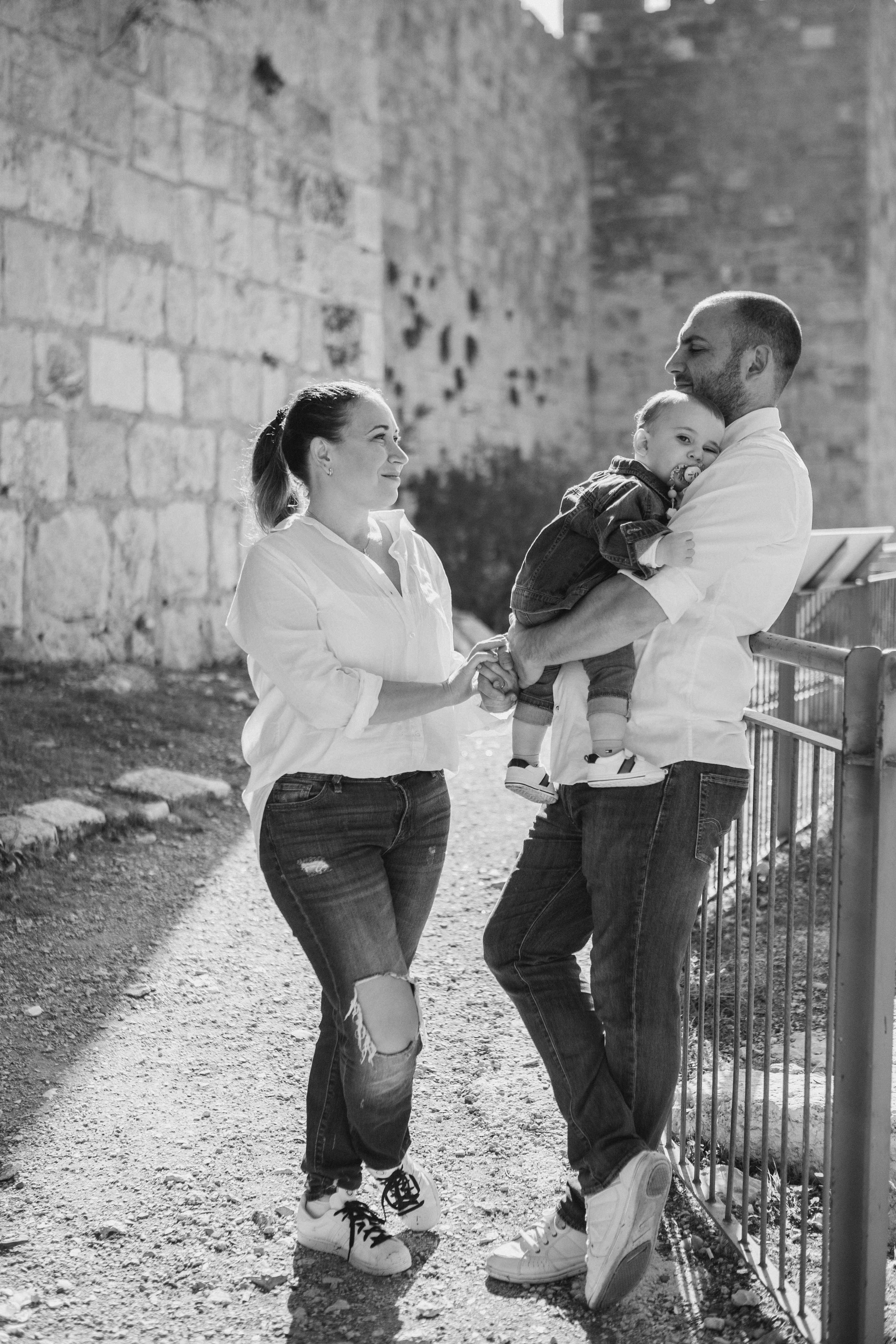 AT THE WALLS OF THE OLD CITY. PHOTOGRAPHER IN ISRAEL