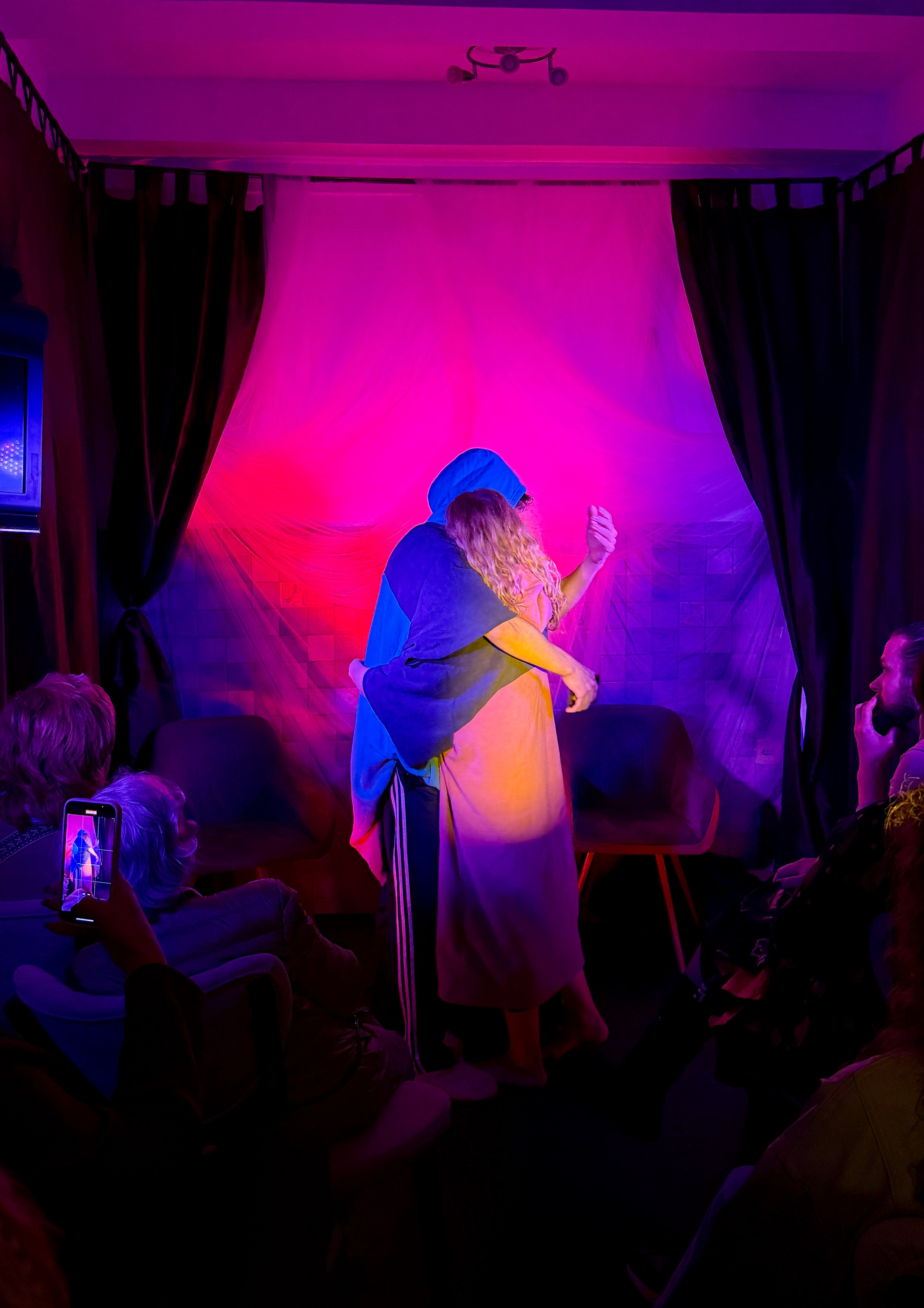 Фоторепортаж вистави у Будві. Портретний фотограф Альона Новгородцева