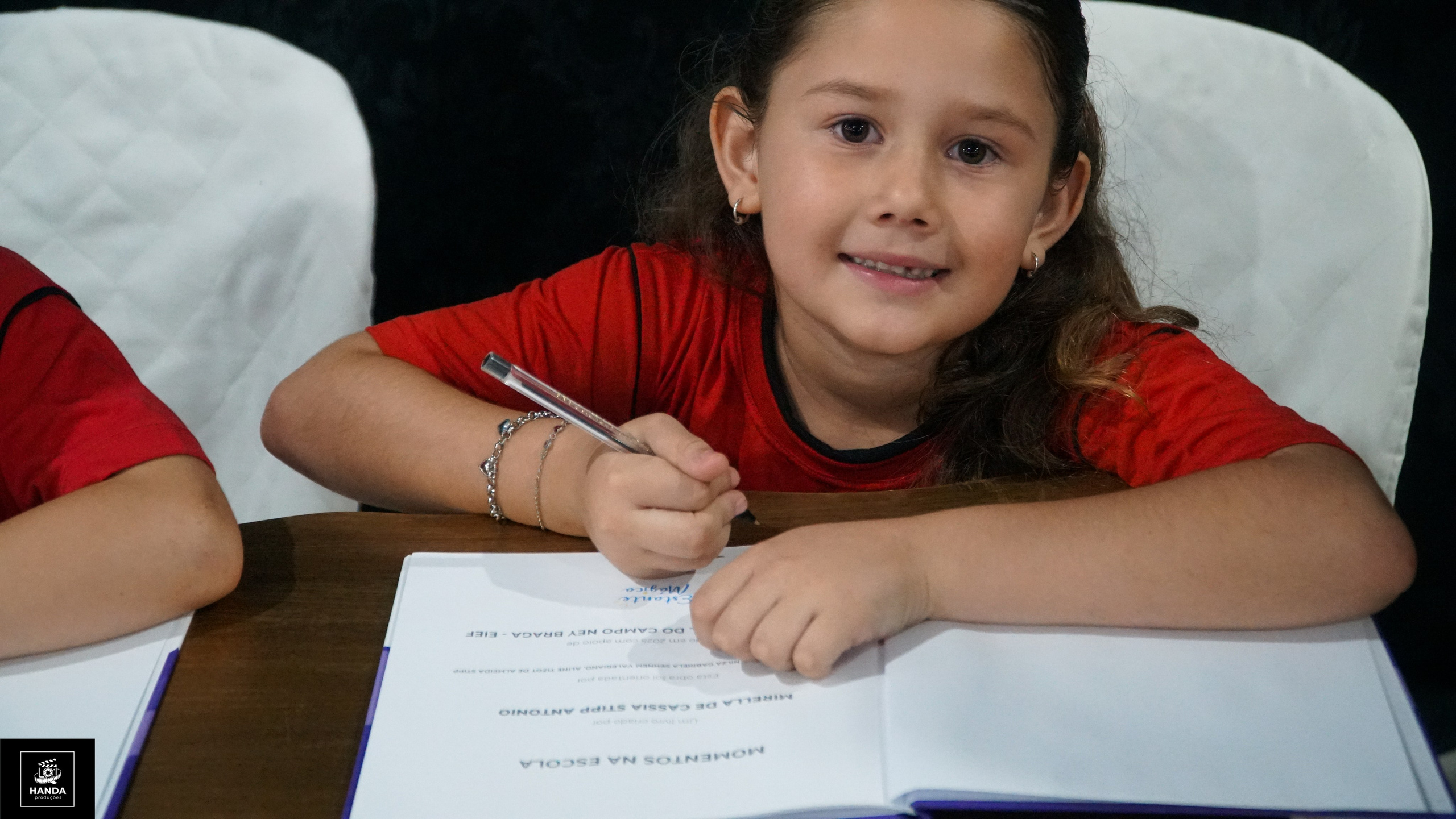 Noite autógrafos colégio Aurélio Buarque de Holanda. Handa Produções