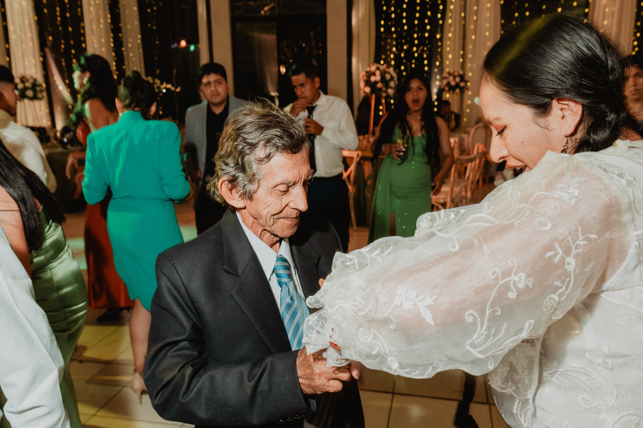 FERNANDO + MARIBEL | BODA RELIGIOSA. Studio KVTA | Fotografía y Video de Bodas en Arequipa