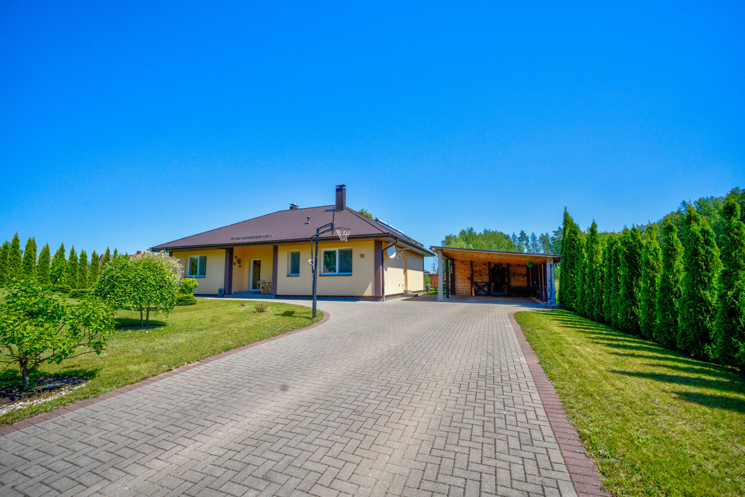 Žudiškių k. Ežero g. 70, Rešes sen. Elina Sapiega fotografė Vilniuje