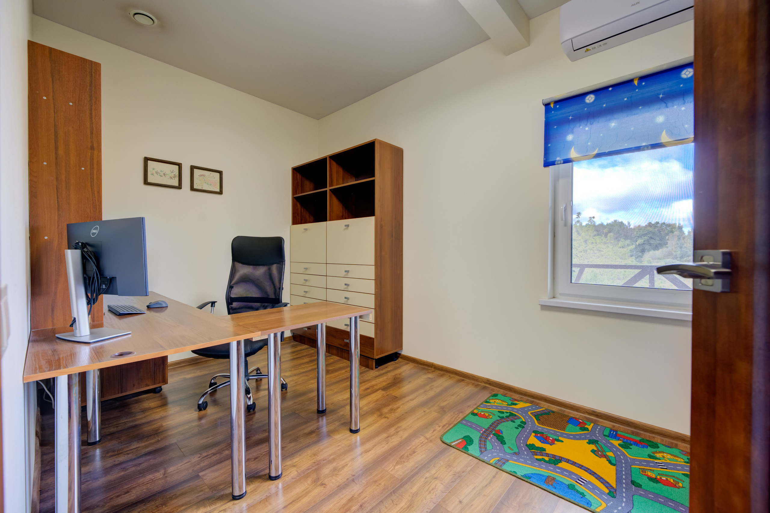 Sadyba Vinliaus r. prie ežero. Elina Sapiega fotografė Vilniuje