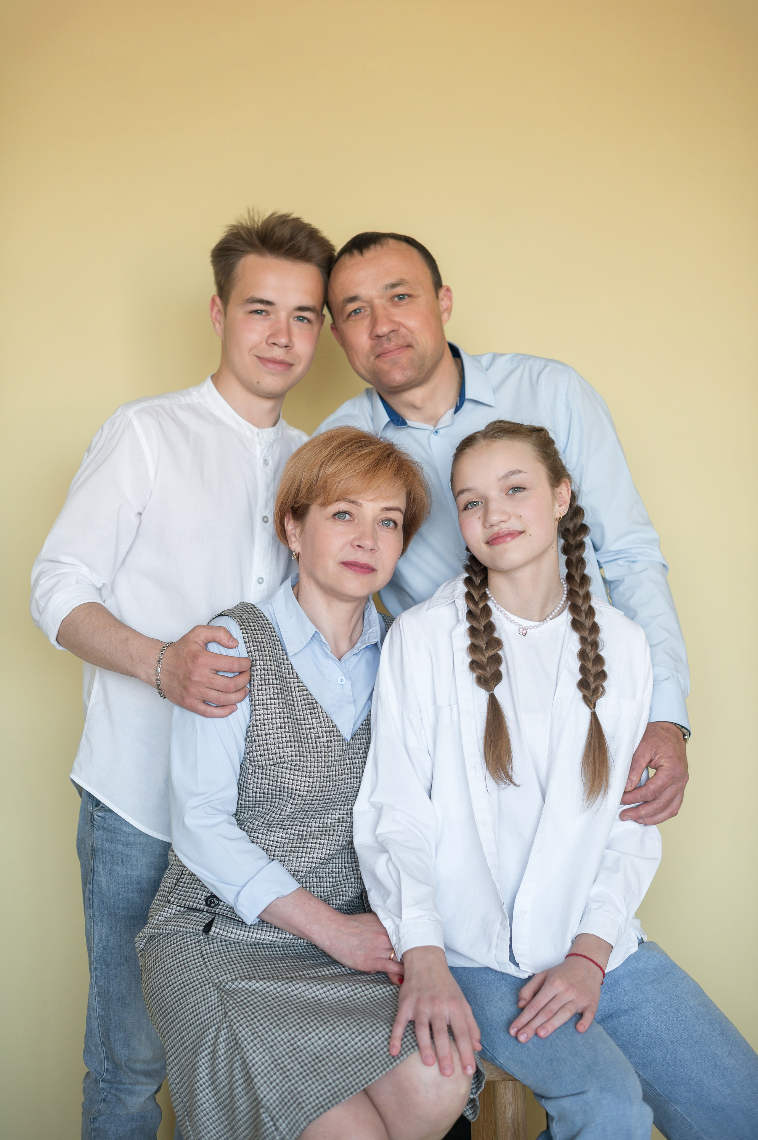 Семейная фотосессия в студии. Семейный и детский фотограф в Минске Надежда Савицкая