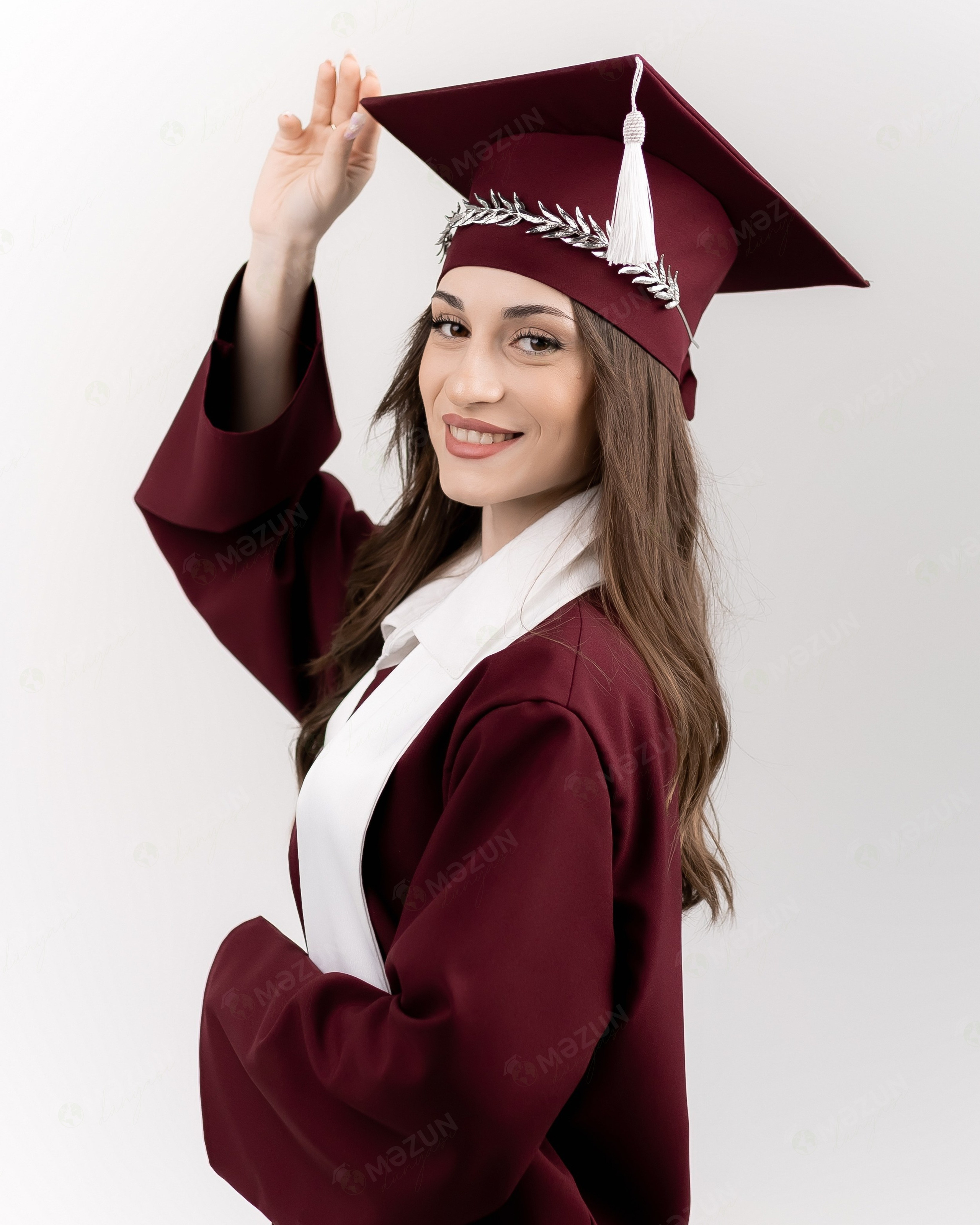 Bordo. Məzun geyimləri və akssesuarları