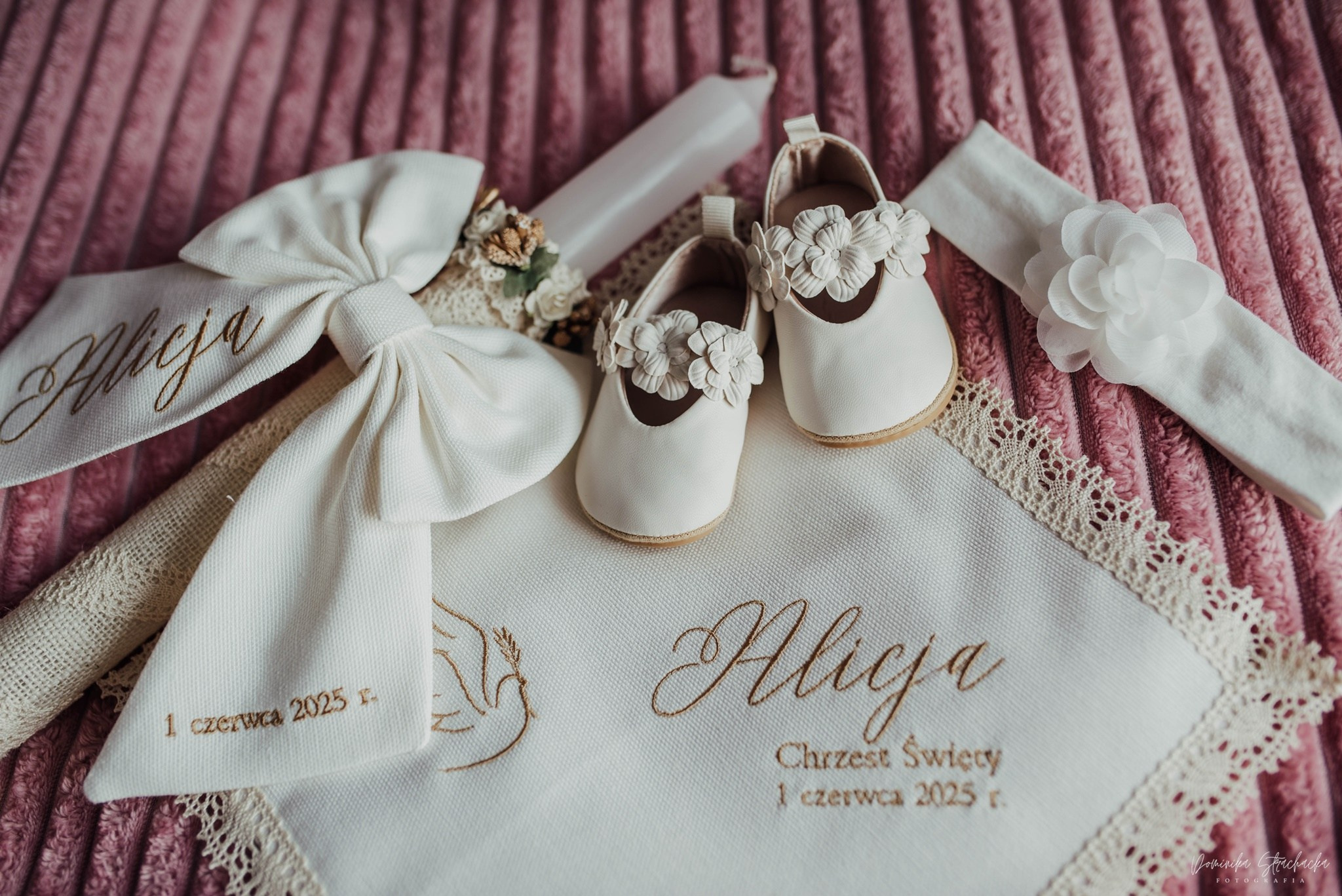 Chrzest Święty Alicji. Dominika Strachacka Fotografia | Fotograf ślubny i rodzinny Opole Lubelskie Lublin