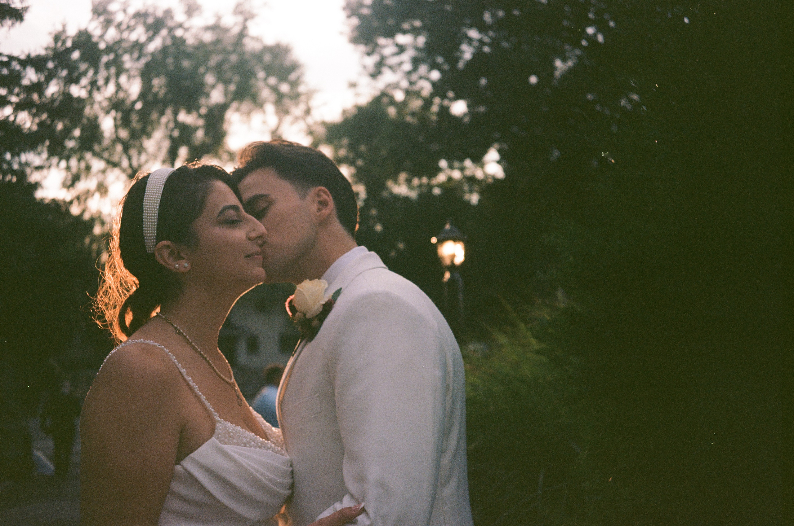 Wedding of Cassandra and Loïc in Beaconsfield, Montreal. Wedding and Family Photography Montreal Muriel Oe Photo