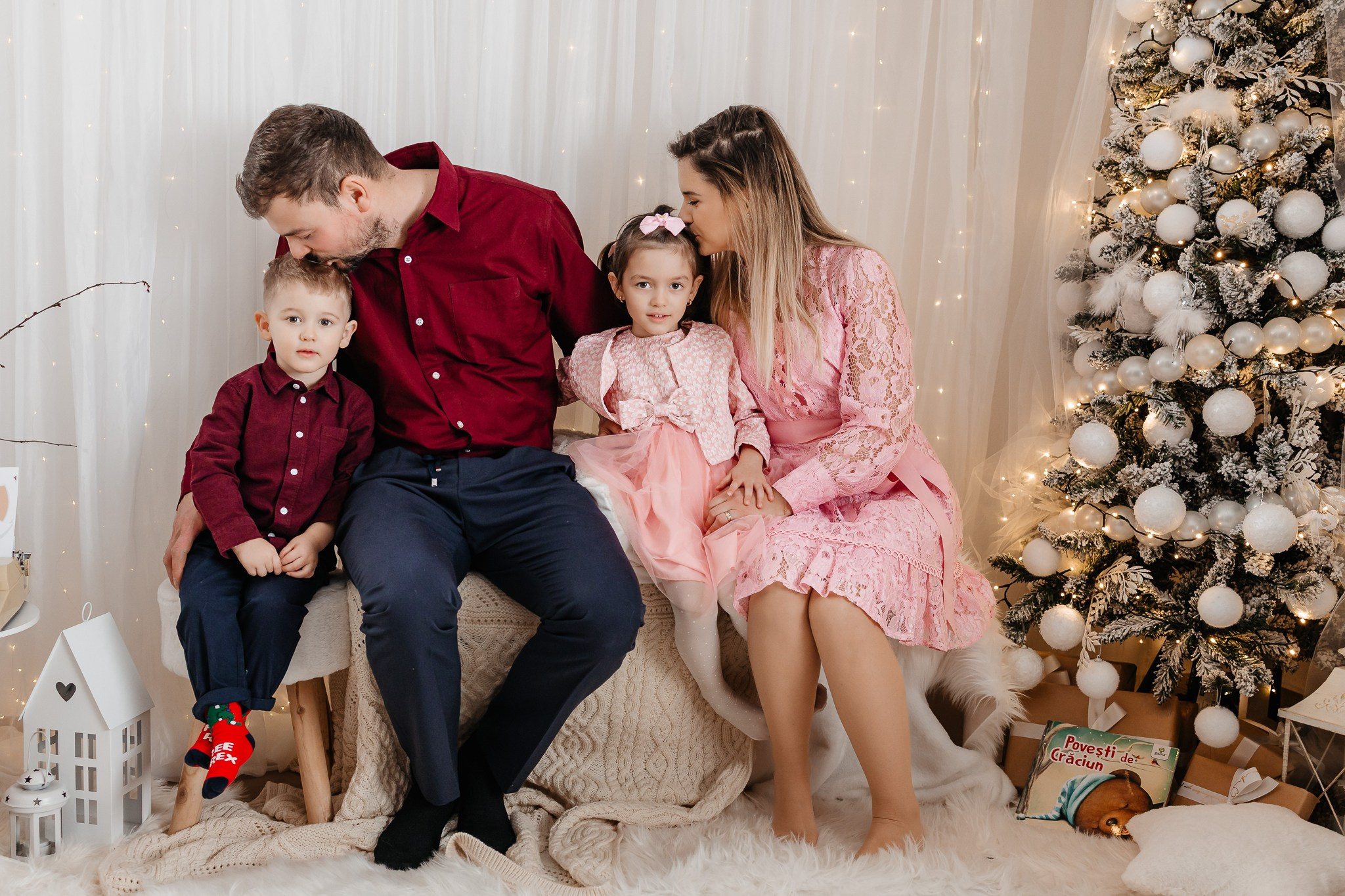 Ședințe Foto Crăciun 2025 Piatra Neamț | Fotografii de Sărbători | FotoACTIV. Fotograf Profesionist Piatra Neamț, Roman, Târgu Neamț, Bicaz, Neamț | Studio, Nuntă, Botez, Eveniment | FotoACTIV