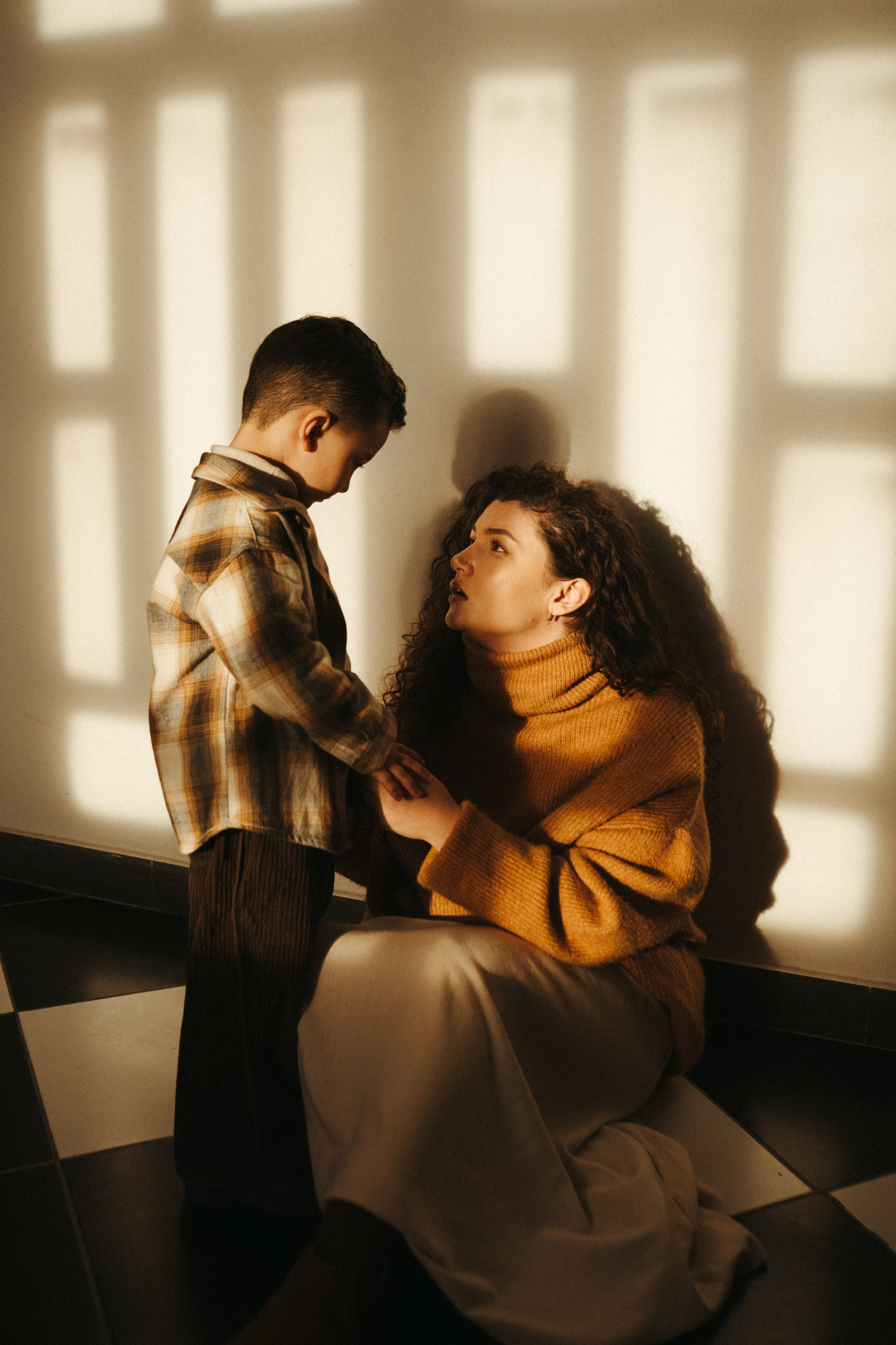 Lika and Anar. Family photographer in Saudi Arabia