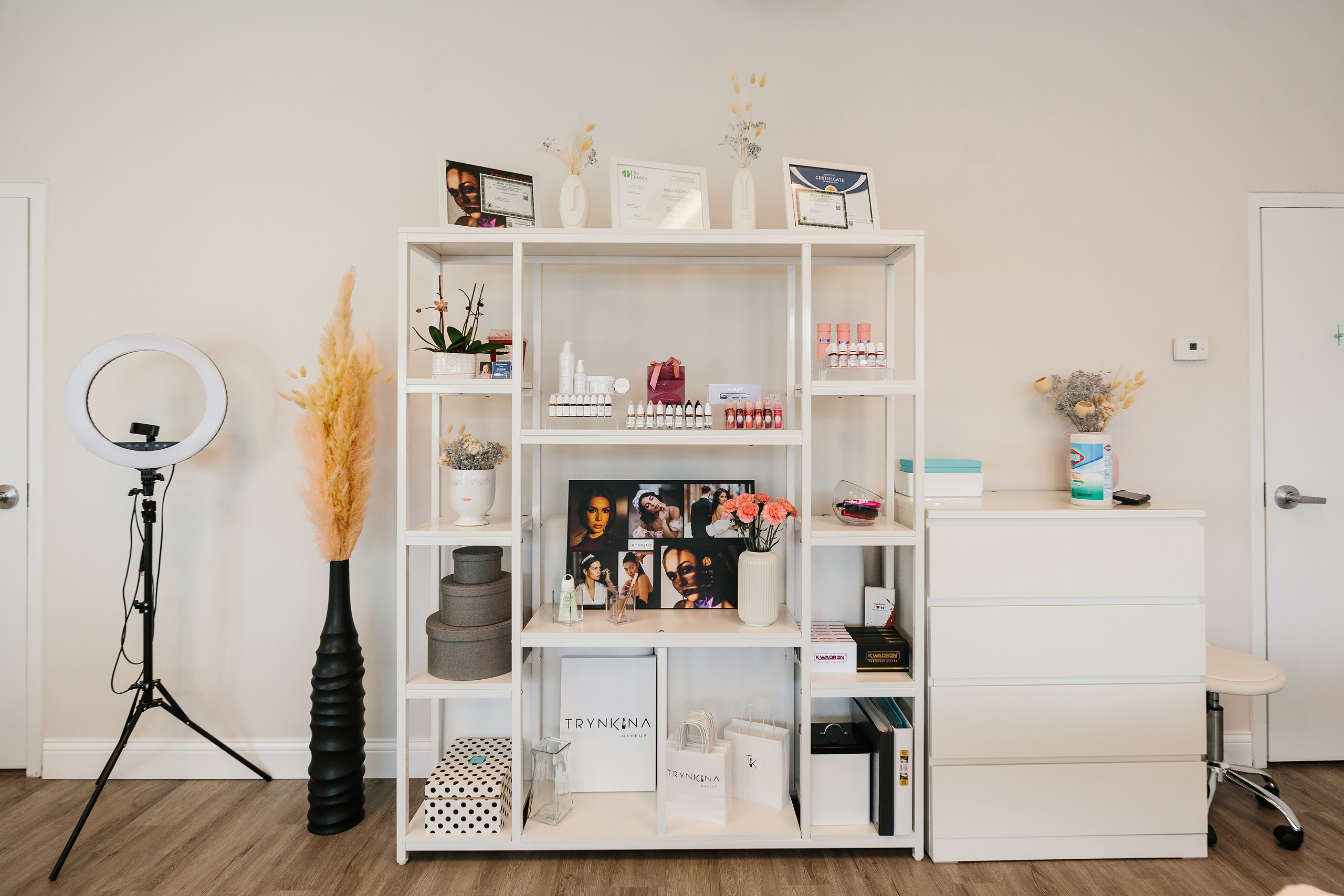 Trynkina Makeup 04.11.2023. Wedding family event photographer in Chicago Nick Yushevich