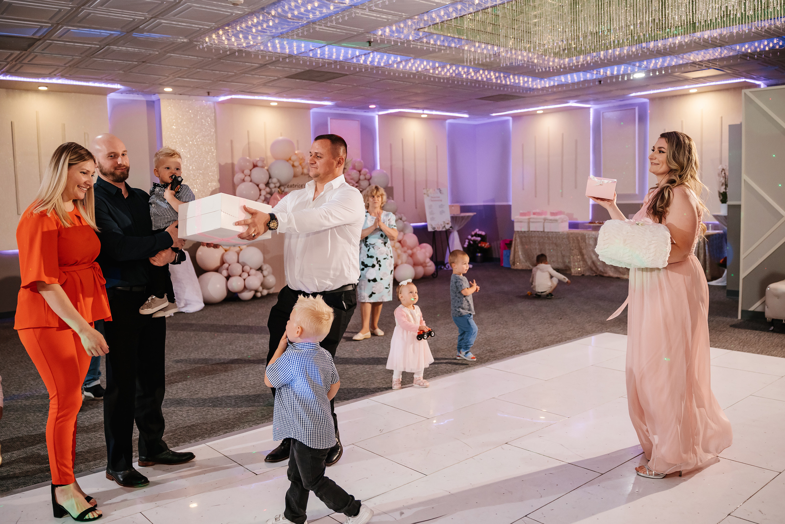 05.28.2023 Cumetria. Wedding family event photographer in Chicago Nick Yushevich