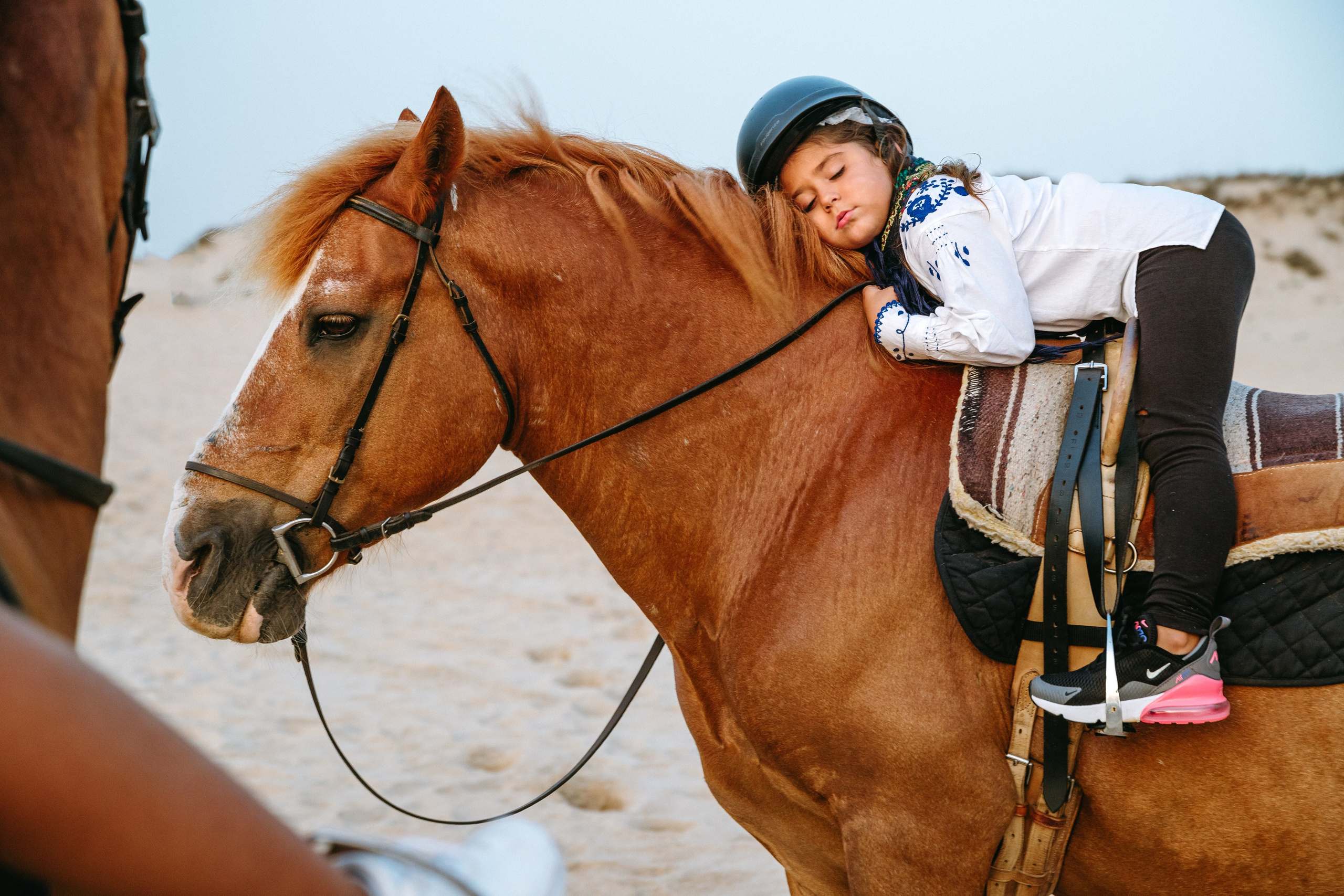 Marlene & Tiago com filhos. Passeios a Cavalo na Praia Peniche | Eco Salgados Agroturismo