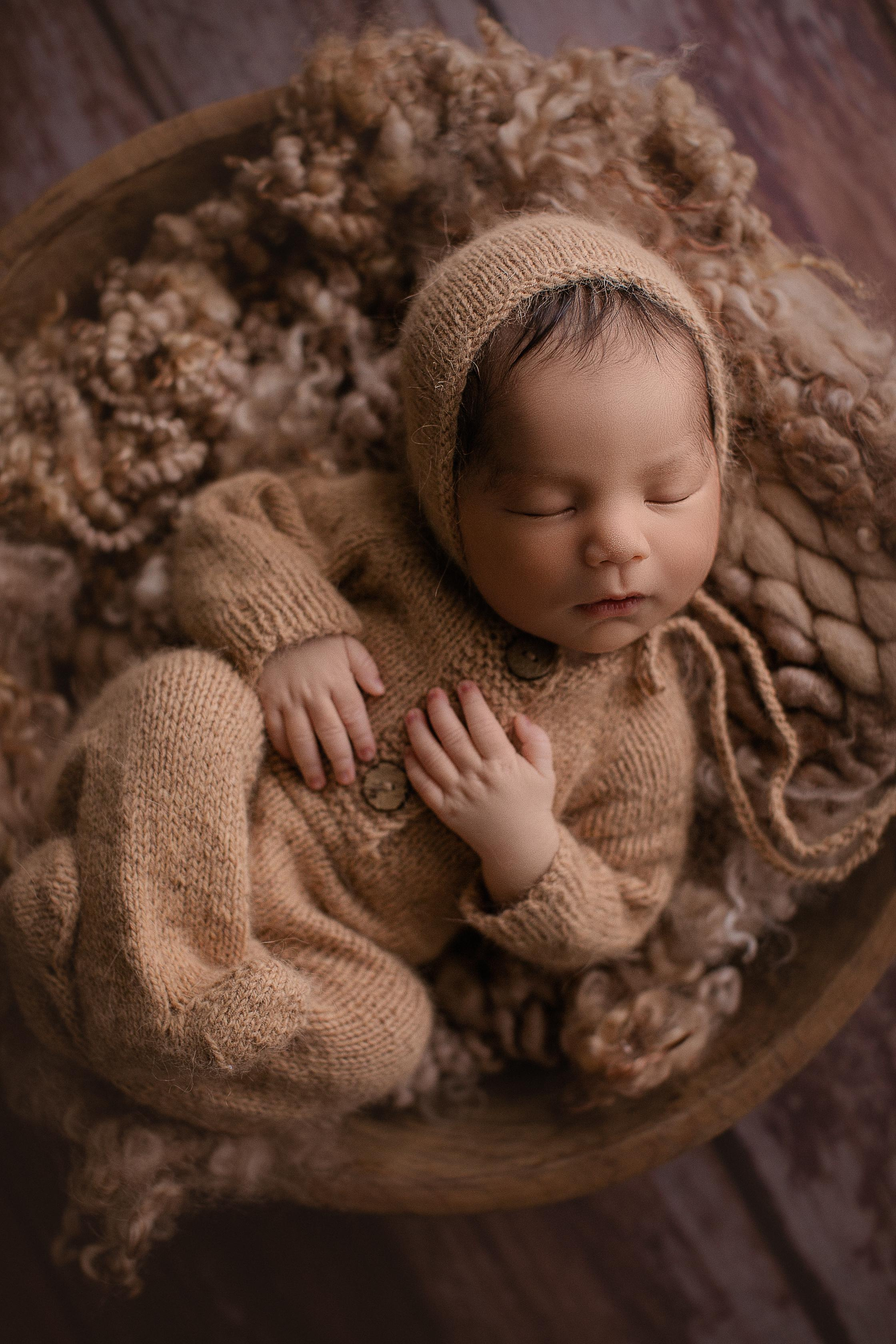 Newborn. Family, kids portrait and newborn photographer in Chicago Illinois