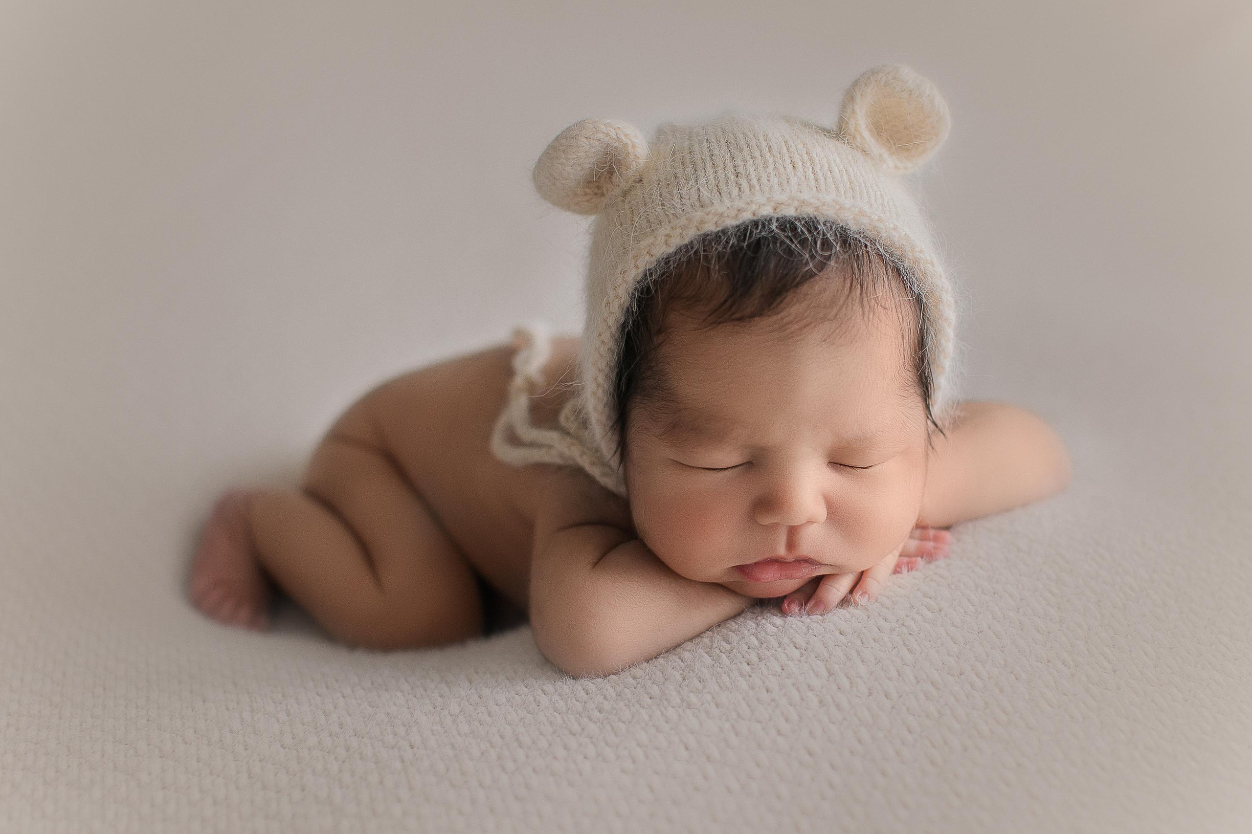 Newborn. Family, kids portrait and newborn photographer in Chicago Illinois