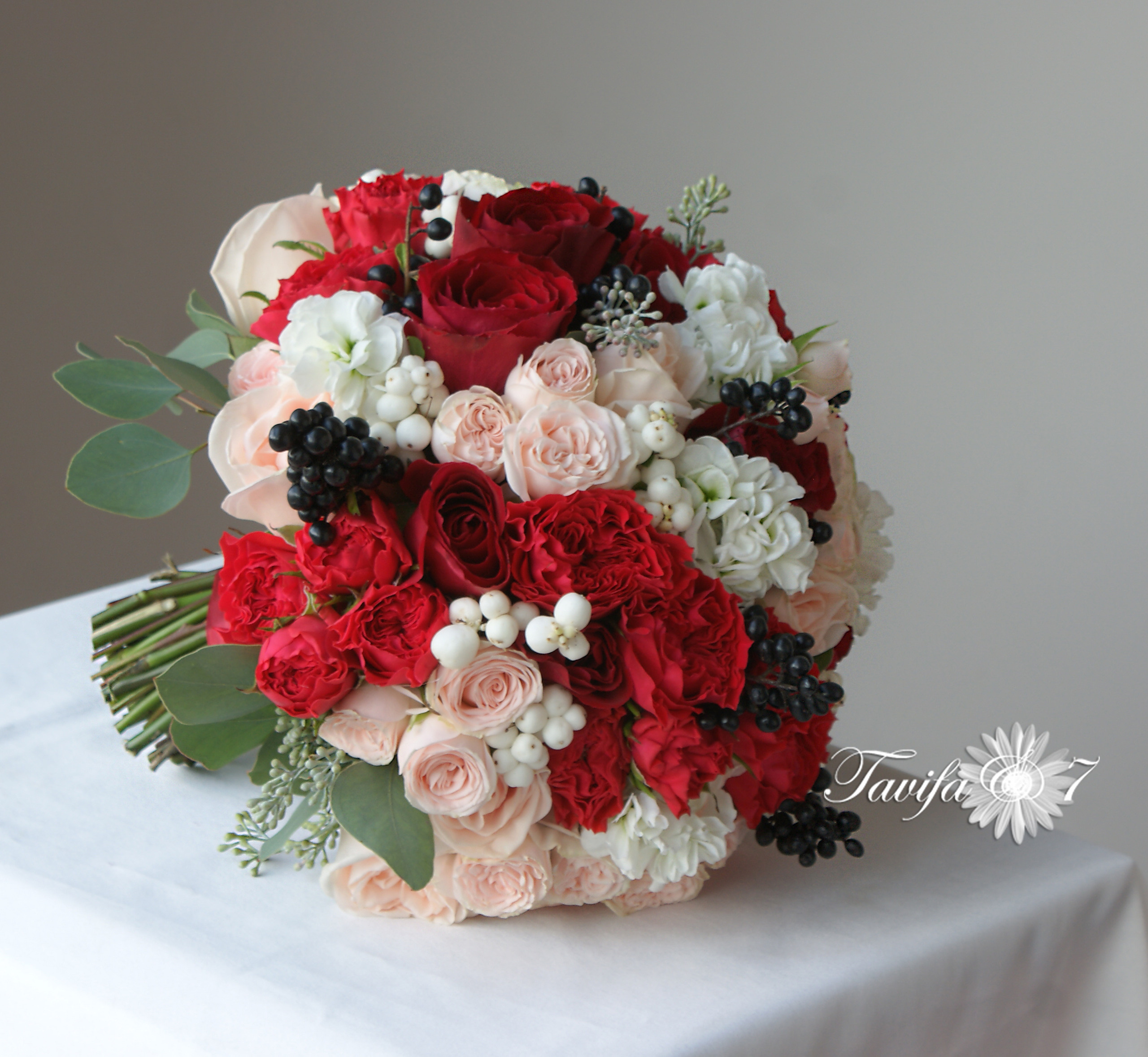 Līgavas pušķi sarkanos toņos. Event design, decoration, floristry, gift, Irina Novika, Riga, Latvia