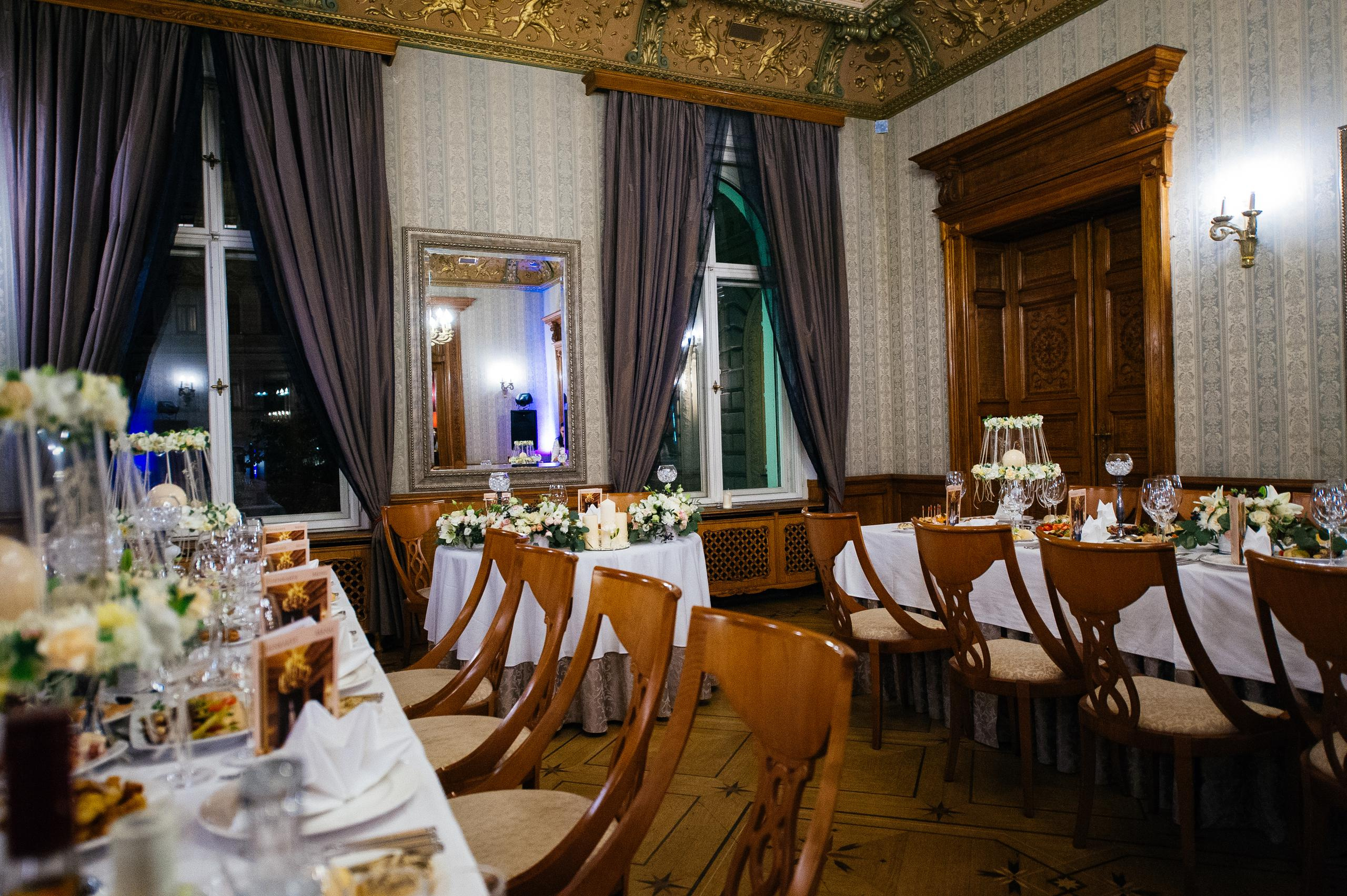 свадеба, декор столов, оформление банкетов, стол молодоженов, столы гостей, свечи, настольные композиции, кремовый