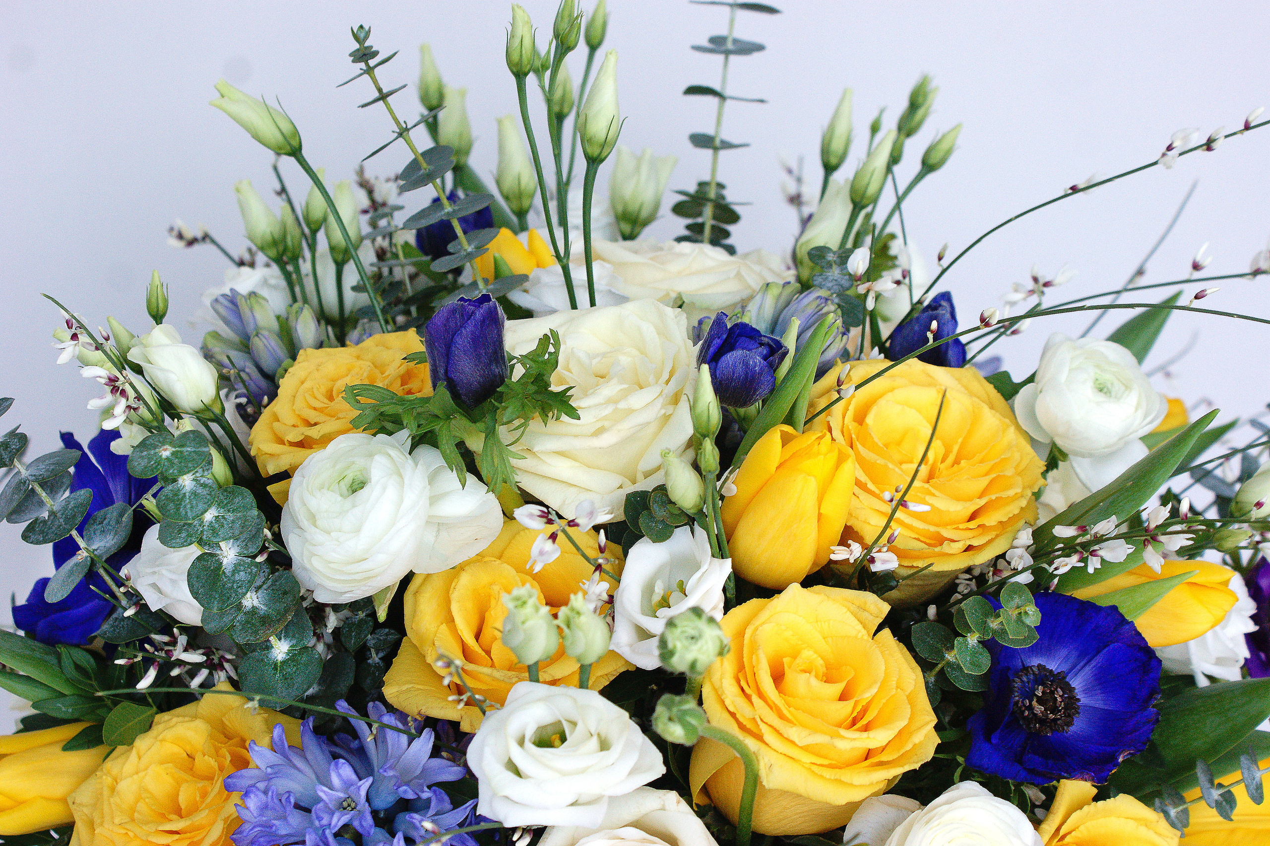 Ziedu pušķi kastē. Event design, decoration, floristry, gift, Irina Novika, Riga, Latvia