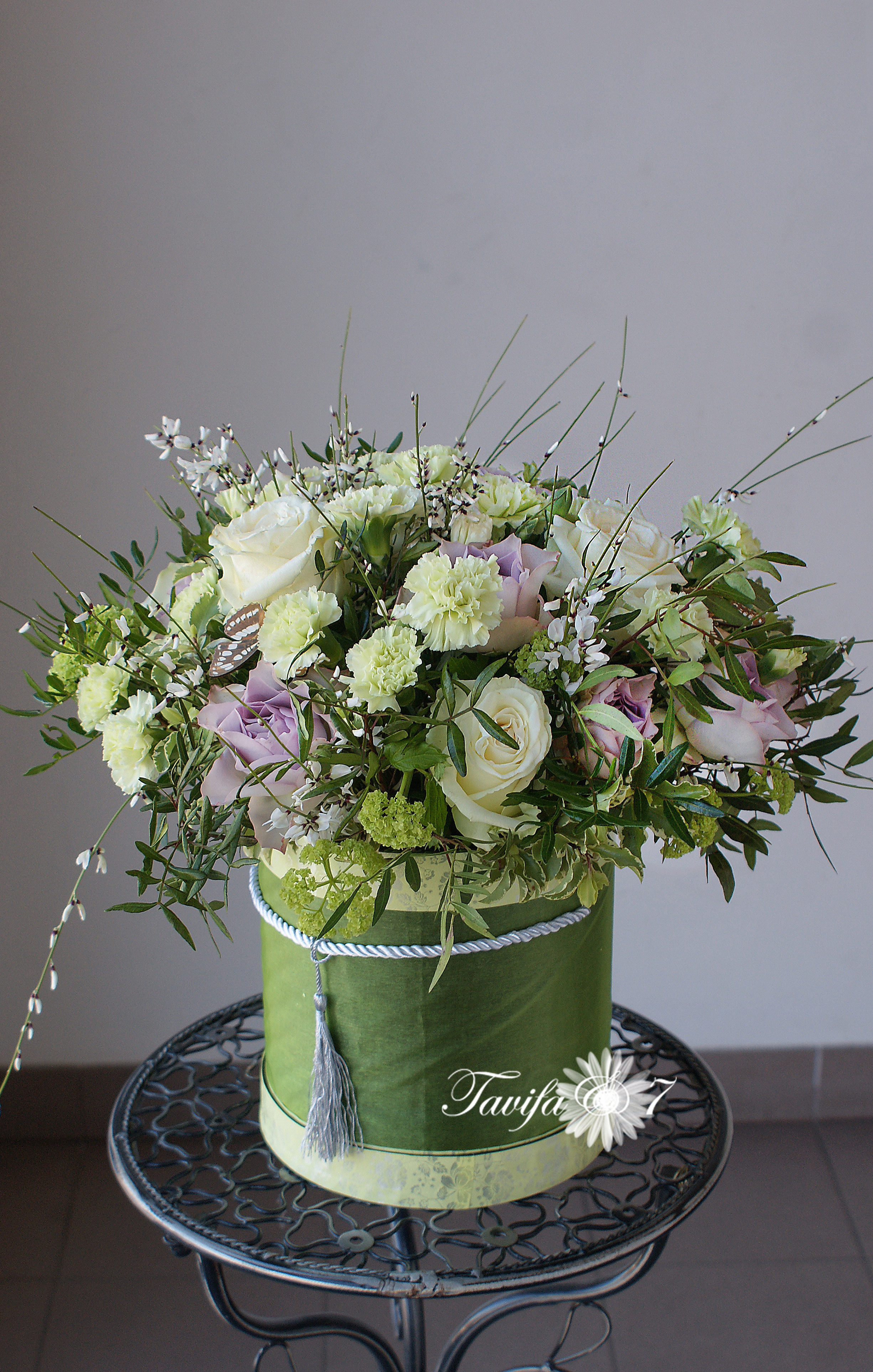 Ziedu pušķi kastē. Event design, decoration, floristry, gift, Irina Novika, Riga, Latvia