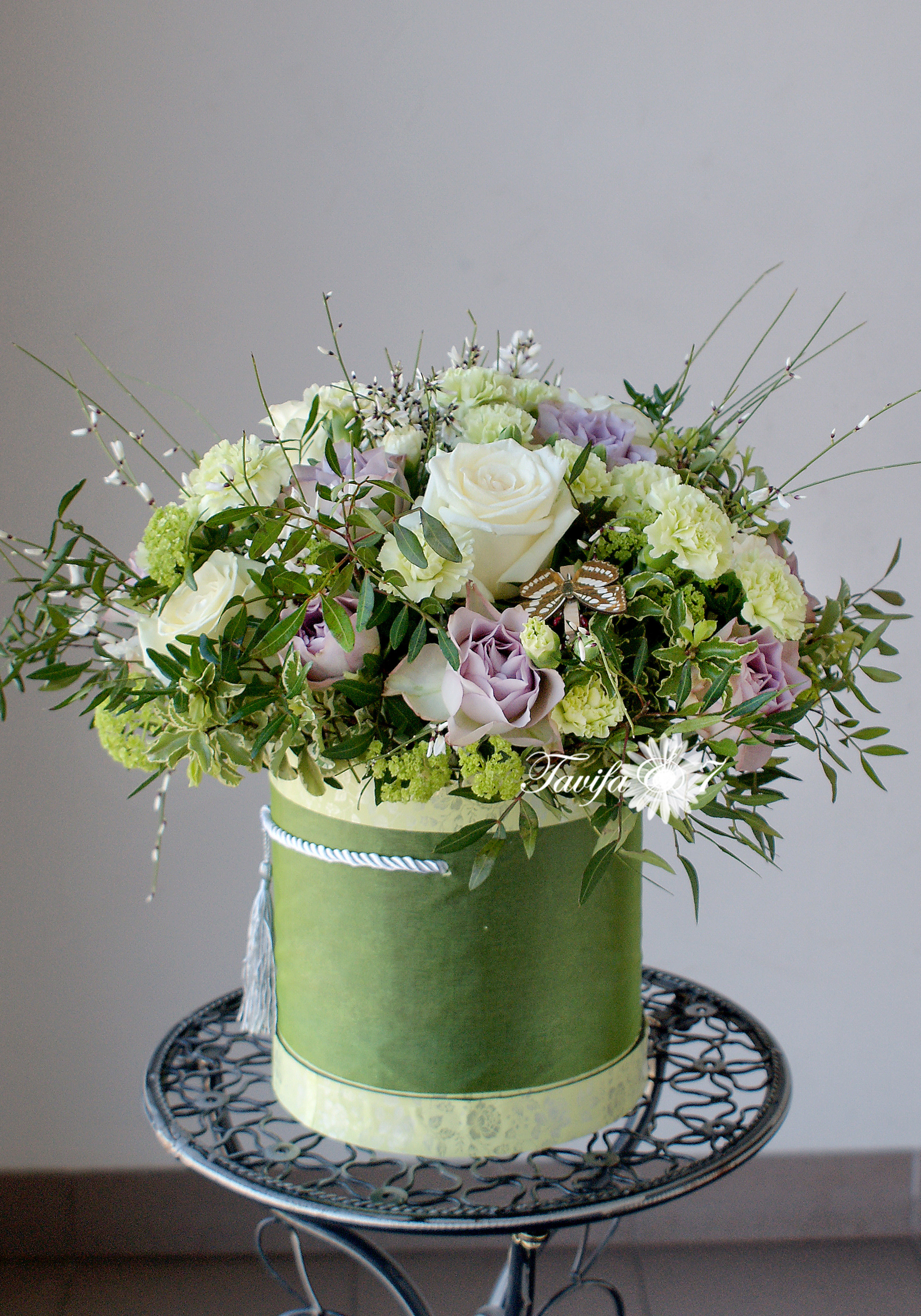 Ziedu pušķi kastē. Event design, decoration, floristry, gift, Irina Novika, Riga, Latvia