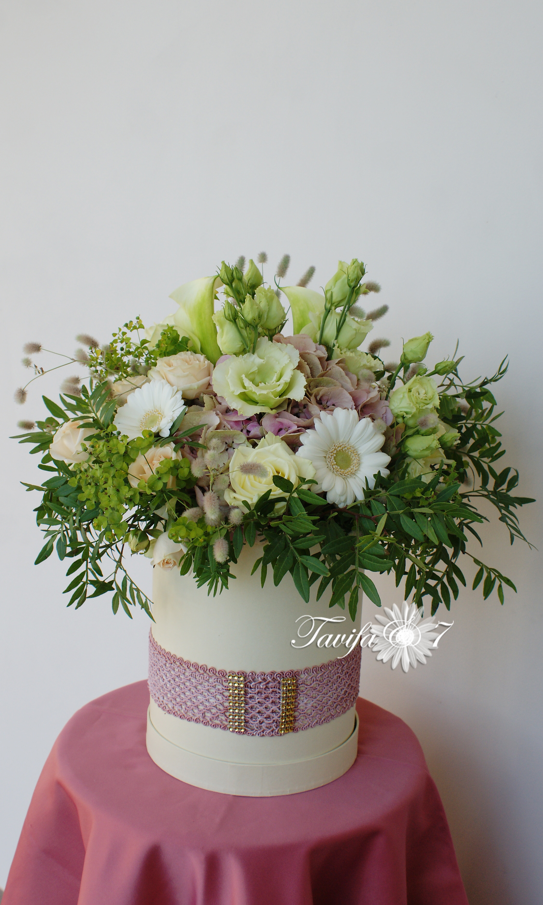 Ziedu pušķi kastē. Event design, decoration, floristry, gift, Irina Novika, Riga, Latvia