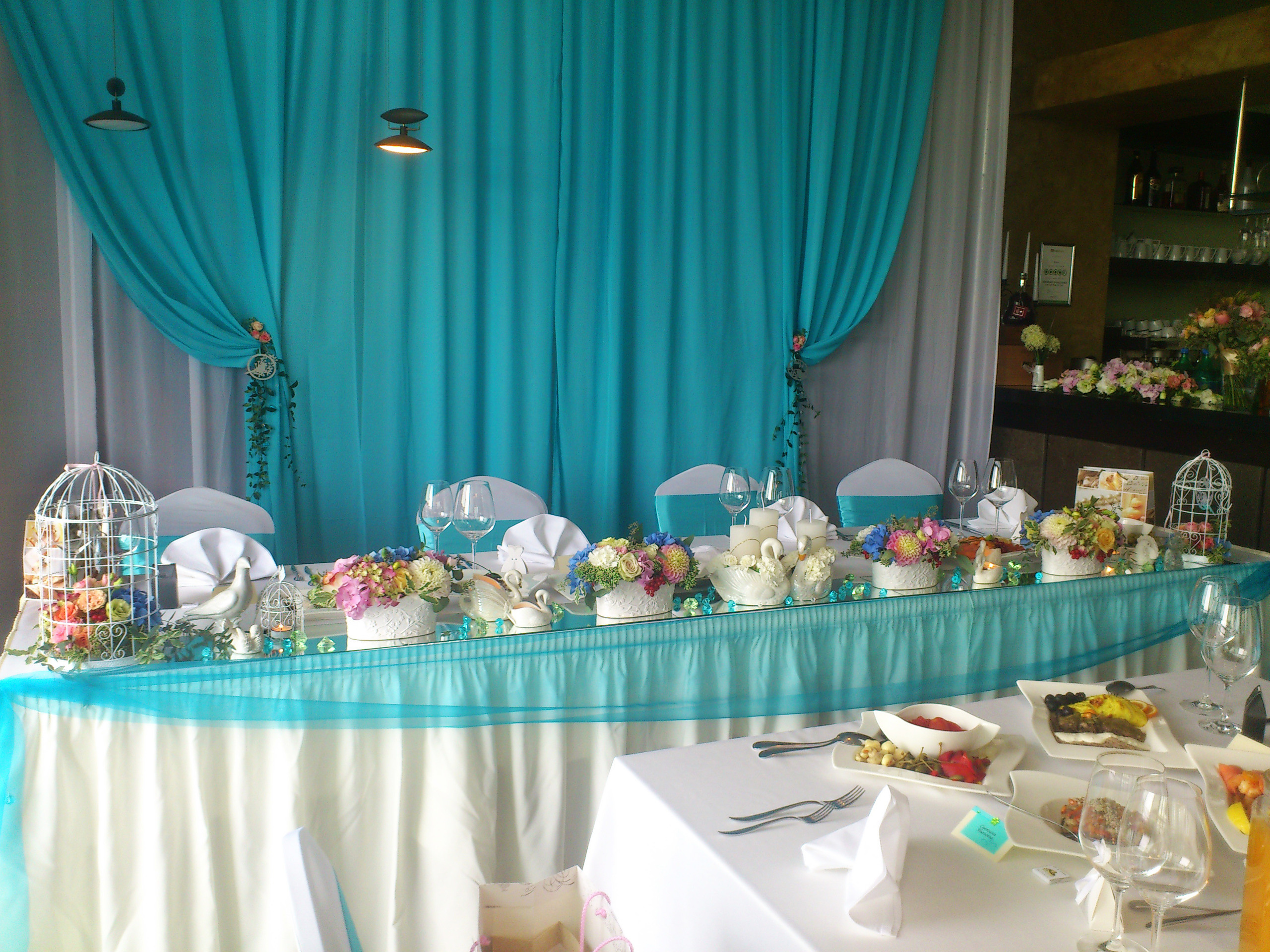 свадеба, декор столов, оформление банкетов, стол молодоженов, столы гостей, свечи, настольные композиции, бирюзовый