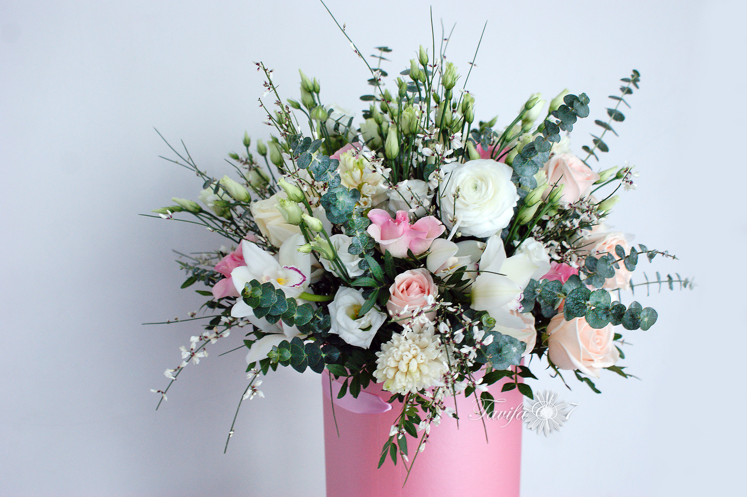 Ziedu pušķi kastē. Event design, decoration, floristry, gift, Irina Novika, Riga, Latvia