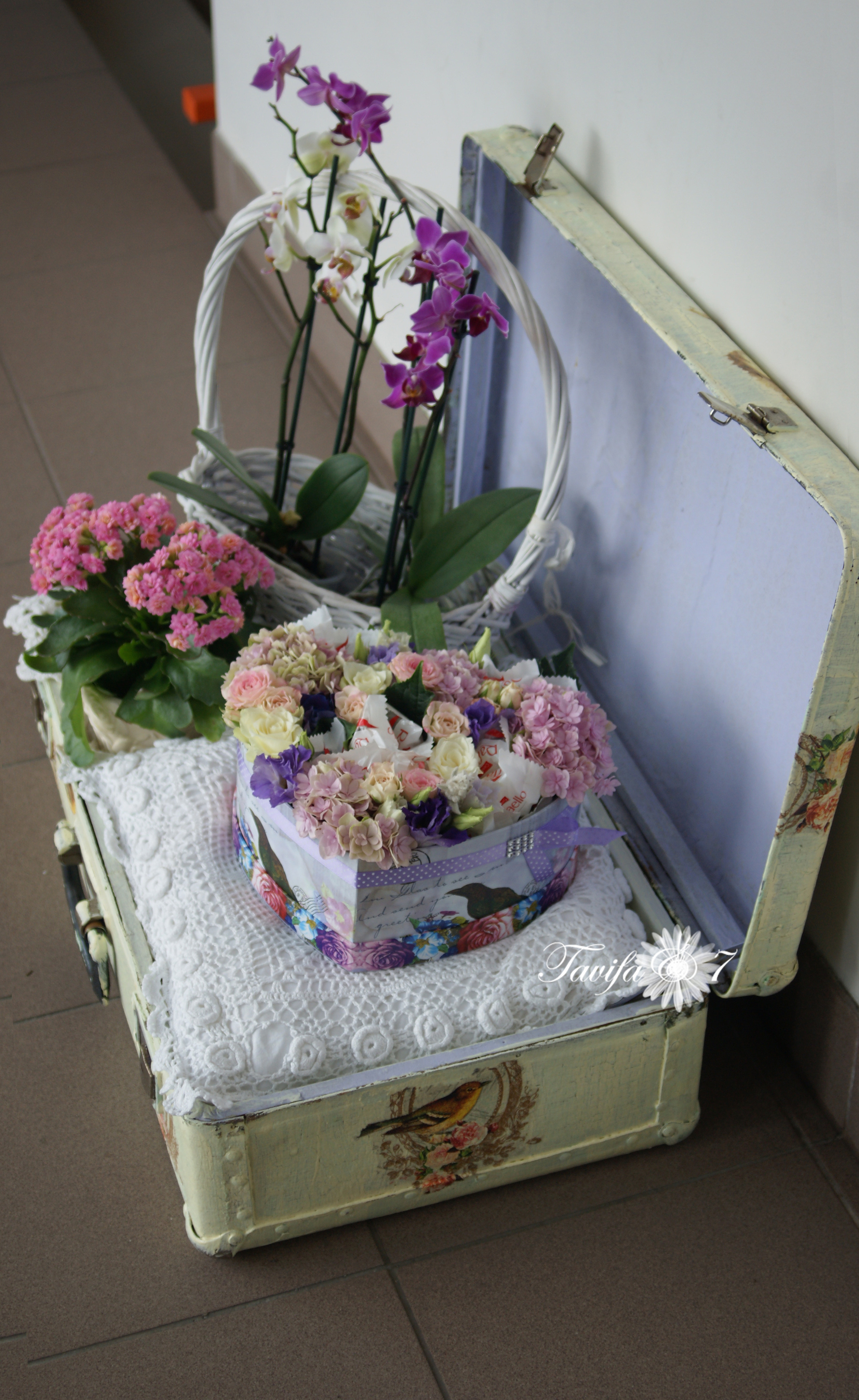 Ziedu pušķi kastē. Event design, decoration, floristry, gift, Irina Novika, Riga, Latvia