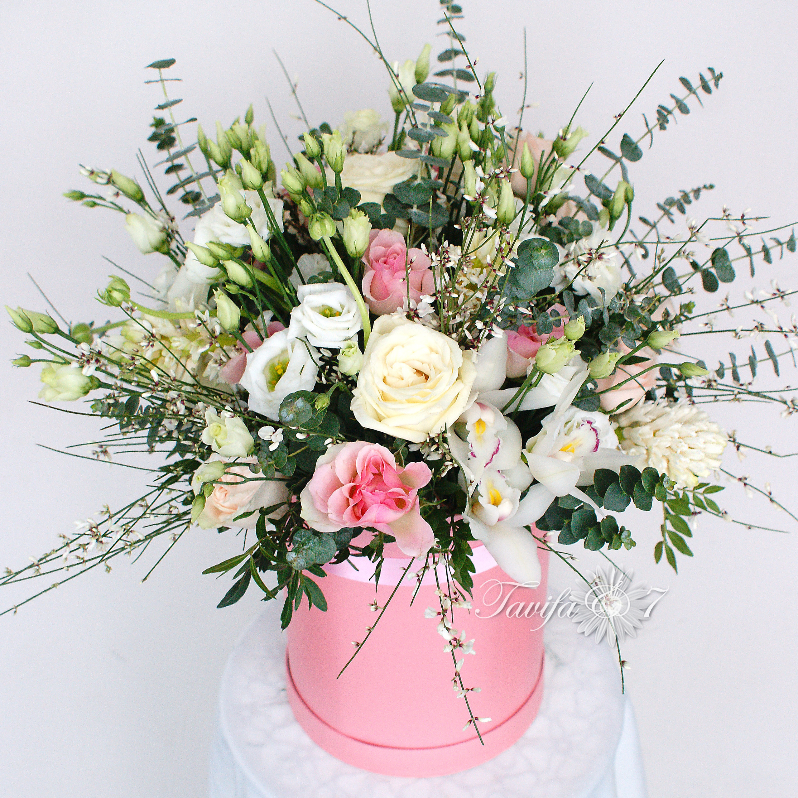 Ziedu pušķi kastē. Event design, decoration, floristry, gift, Irina Novika, Riga, Latvia