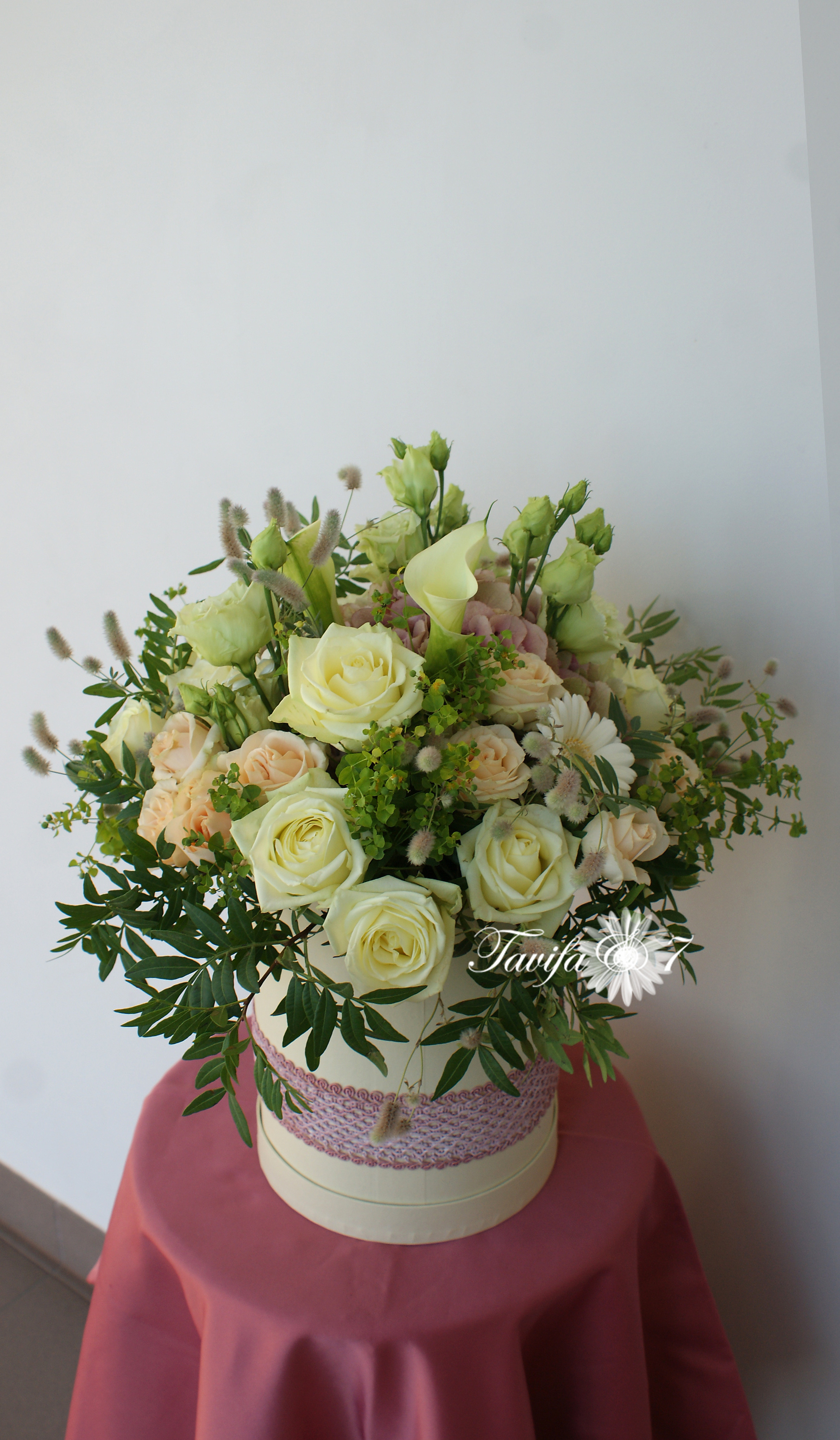 Ziedu pušķi kastē. Event design, decoration, floristry, gift, Irina Novika, Riga, Latvia